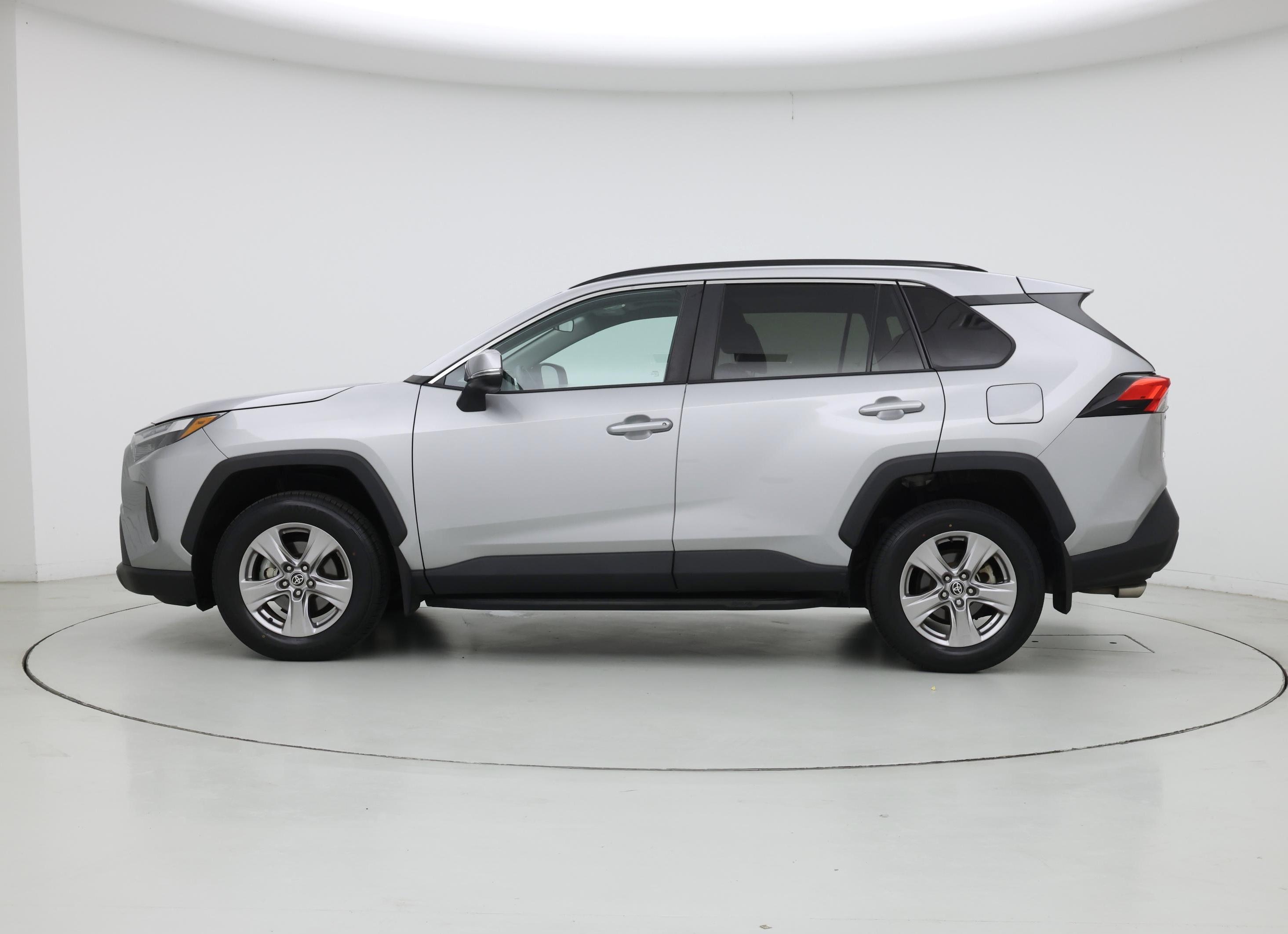 Thumbnail: 2022 Toyota RAV4 - 3