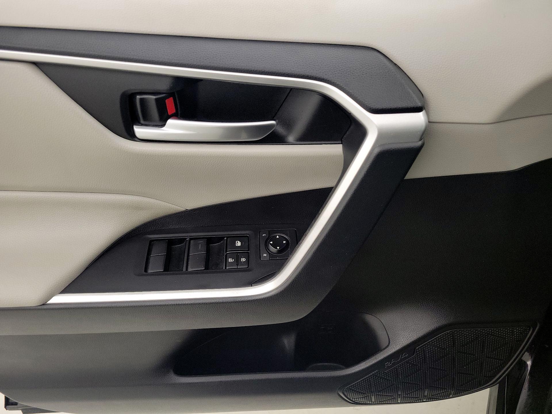 Thumbnail: 2021 Toyota RAV4 - 12