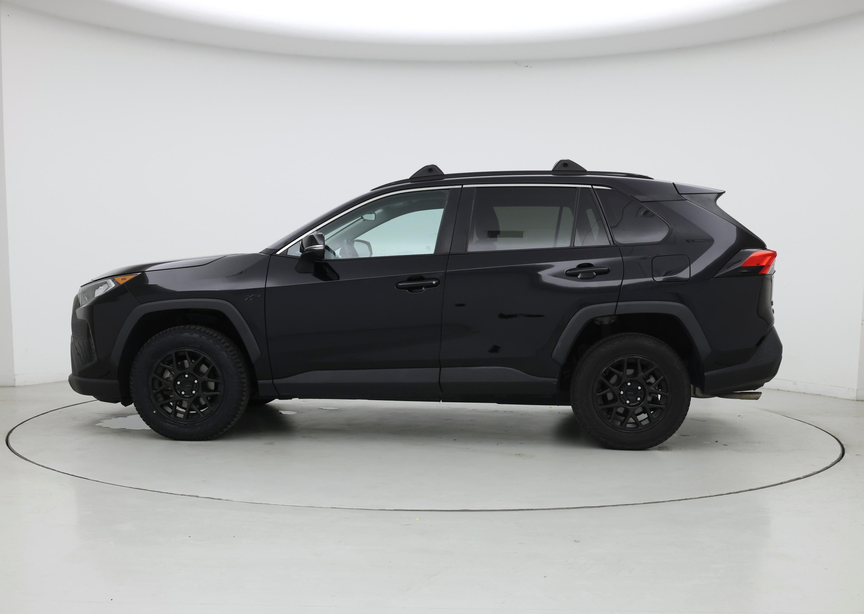 Thumbnail: 2021 Toyota RAV4 - 3