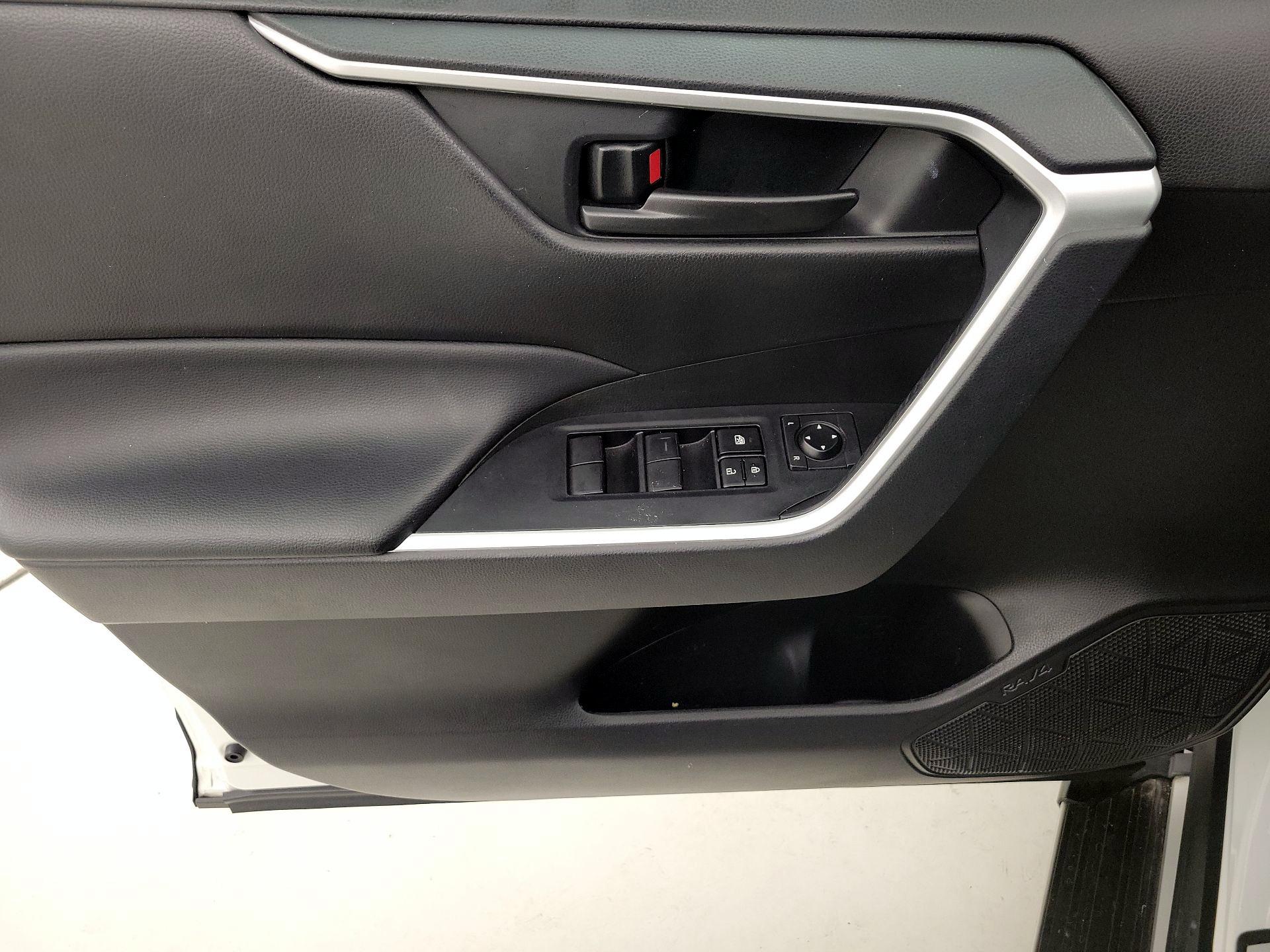 Thumbnail: 2022 Toyota RAV4 - 12