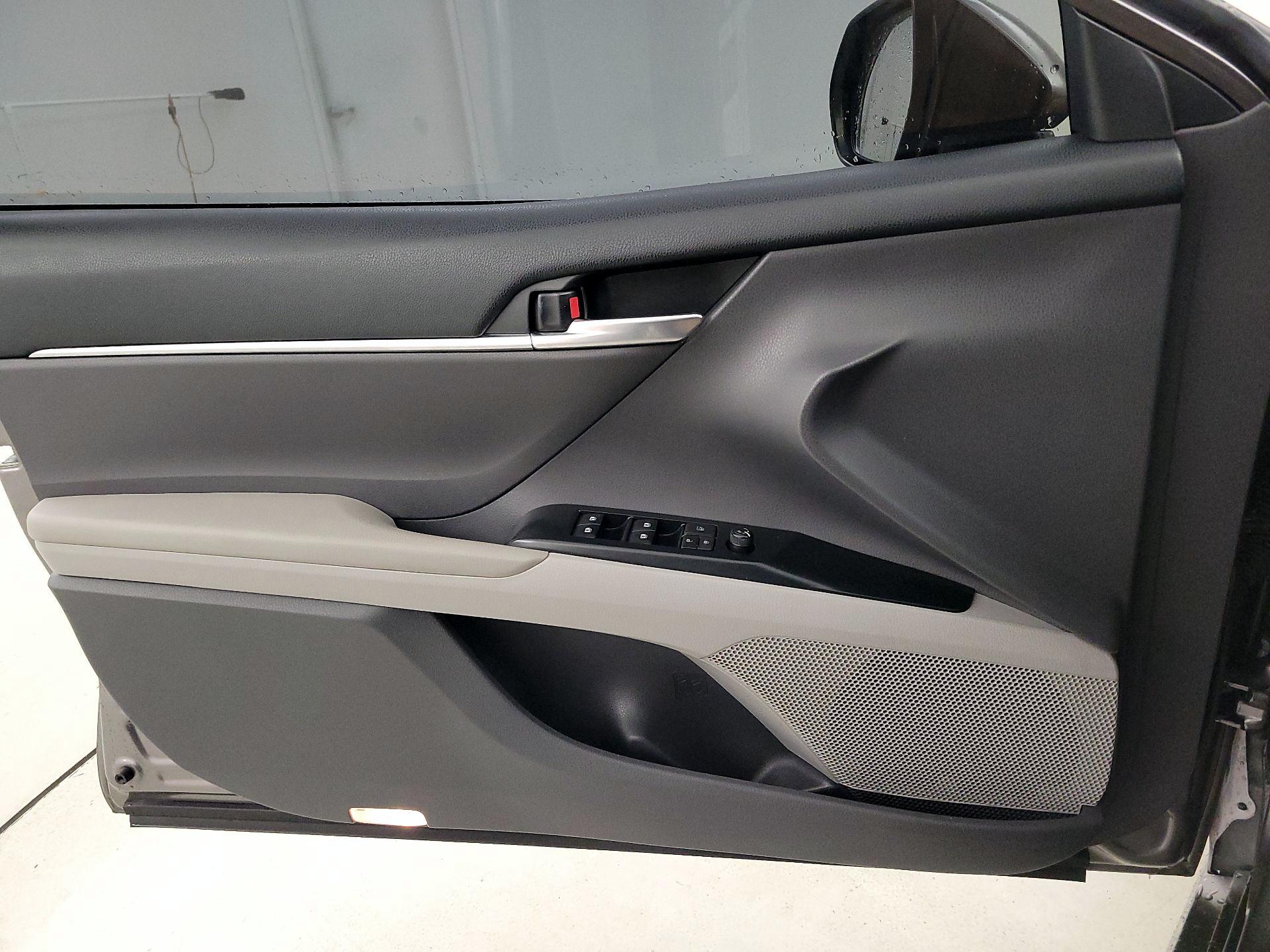 Thumbnail: 2018 Toyota Camry - 10