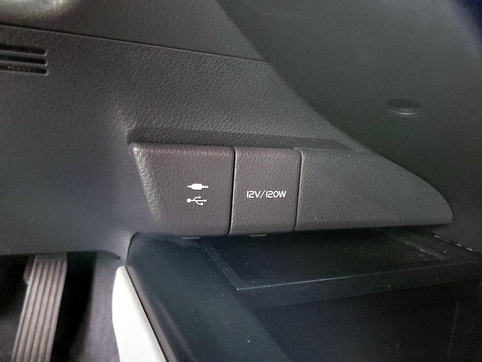 Thumbnail: 2018 Toyota Camry - 16