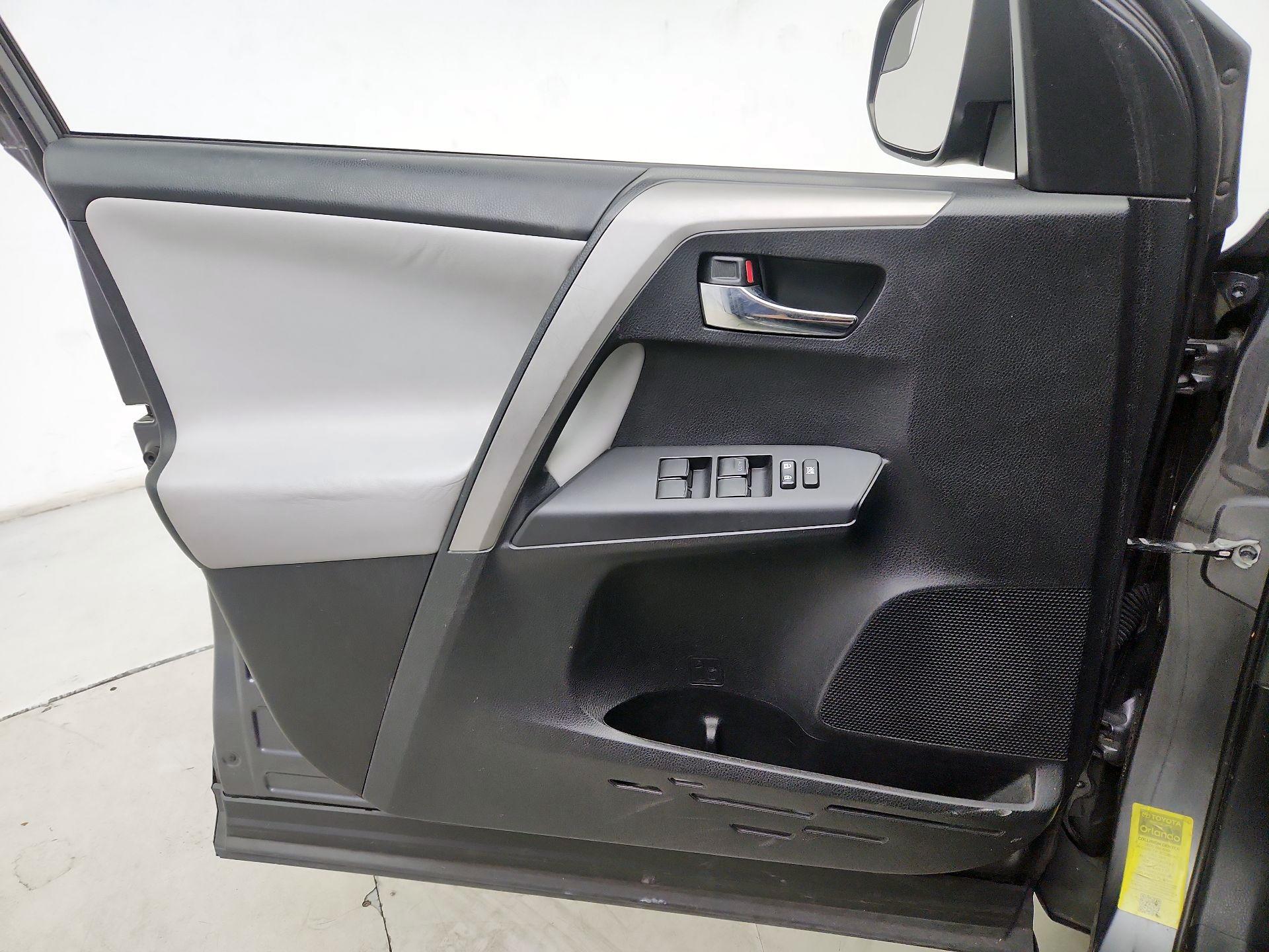Thumbnail: 2016 Toyota RAV4 - 12