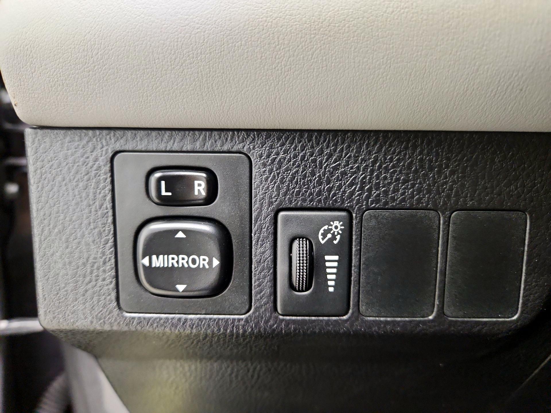 Thumbnail: 2016 Toyota RAV4 - 13