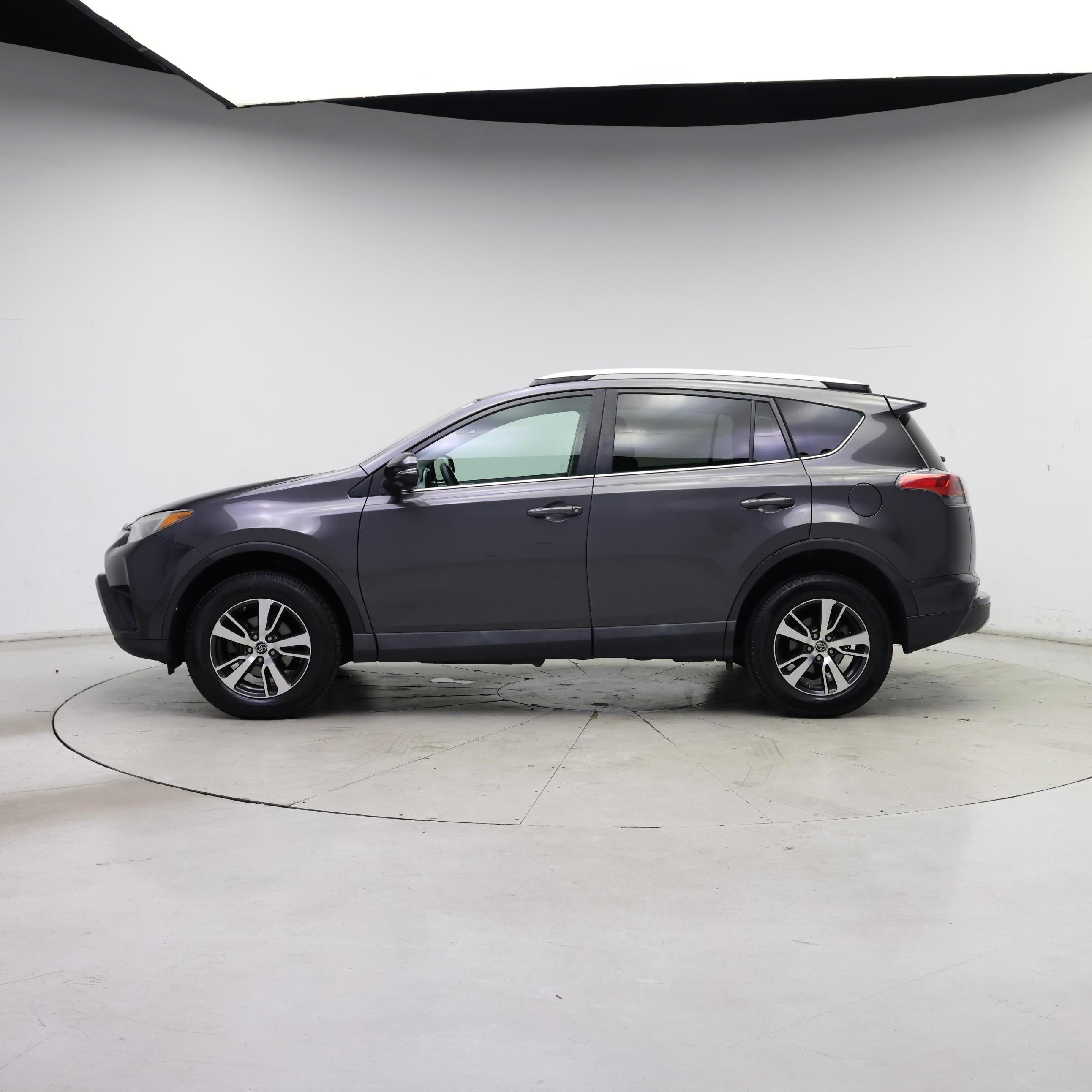 Thumbnail: 2016 Toyota RAV4 - 3