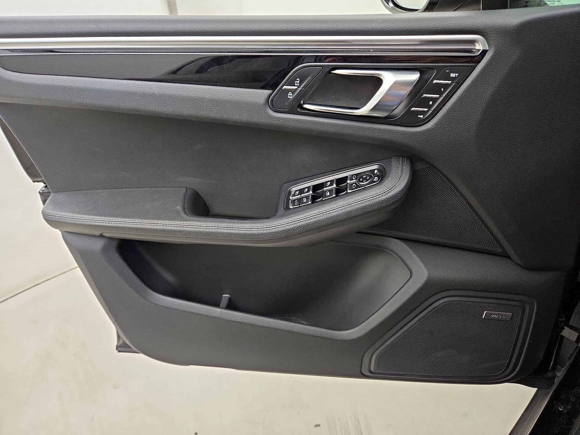 Thumbnail: 2020 Porsche Macan - 12