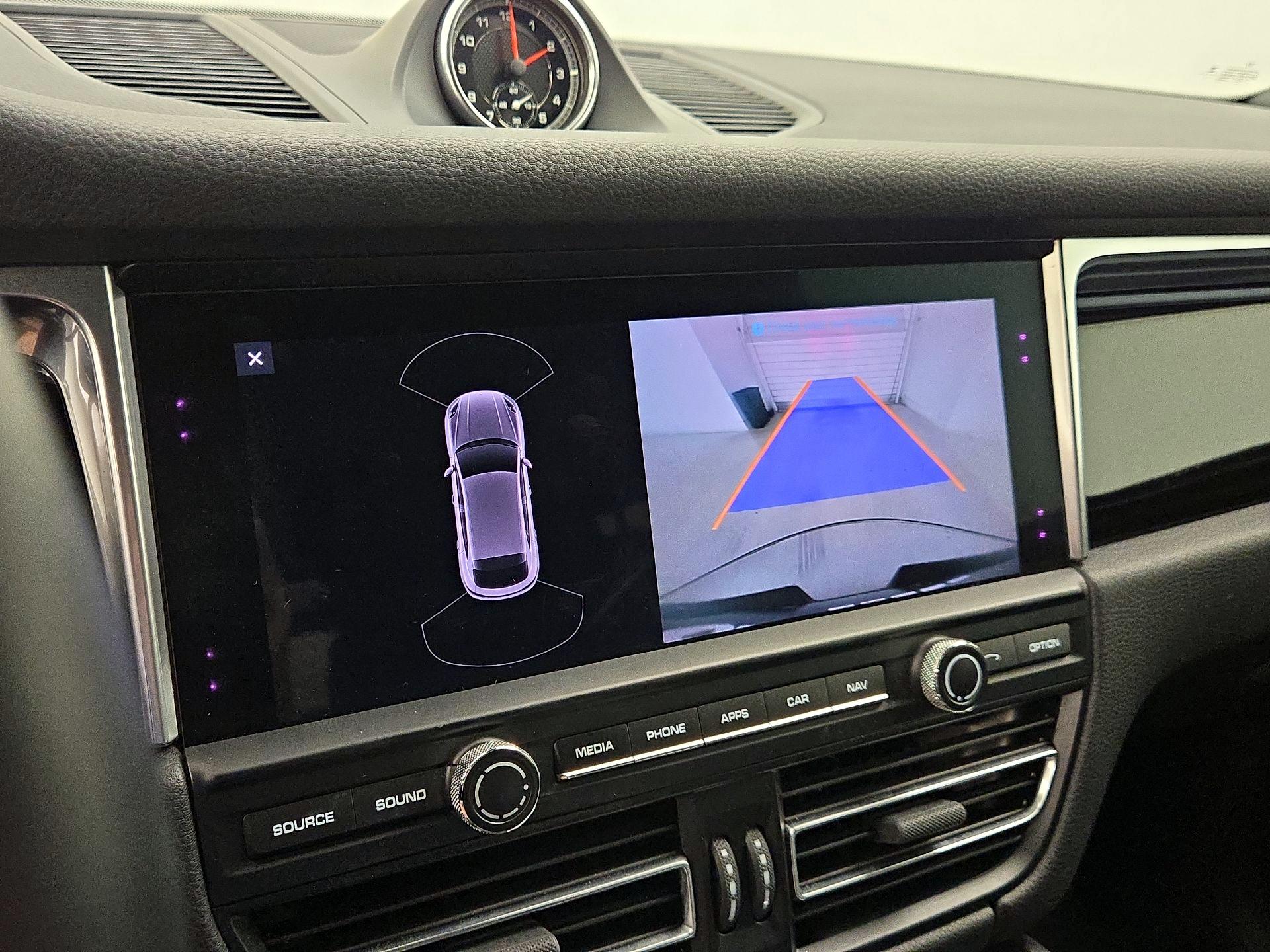 Thumbnail: 2020 Porsche Macan - 15