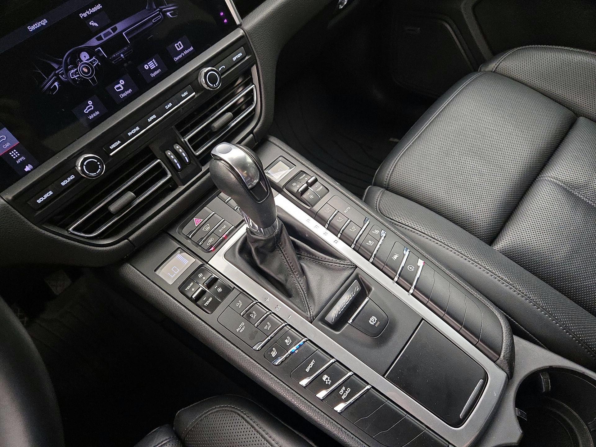 Thumbnail: 2020 Porsche Macan - 18