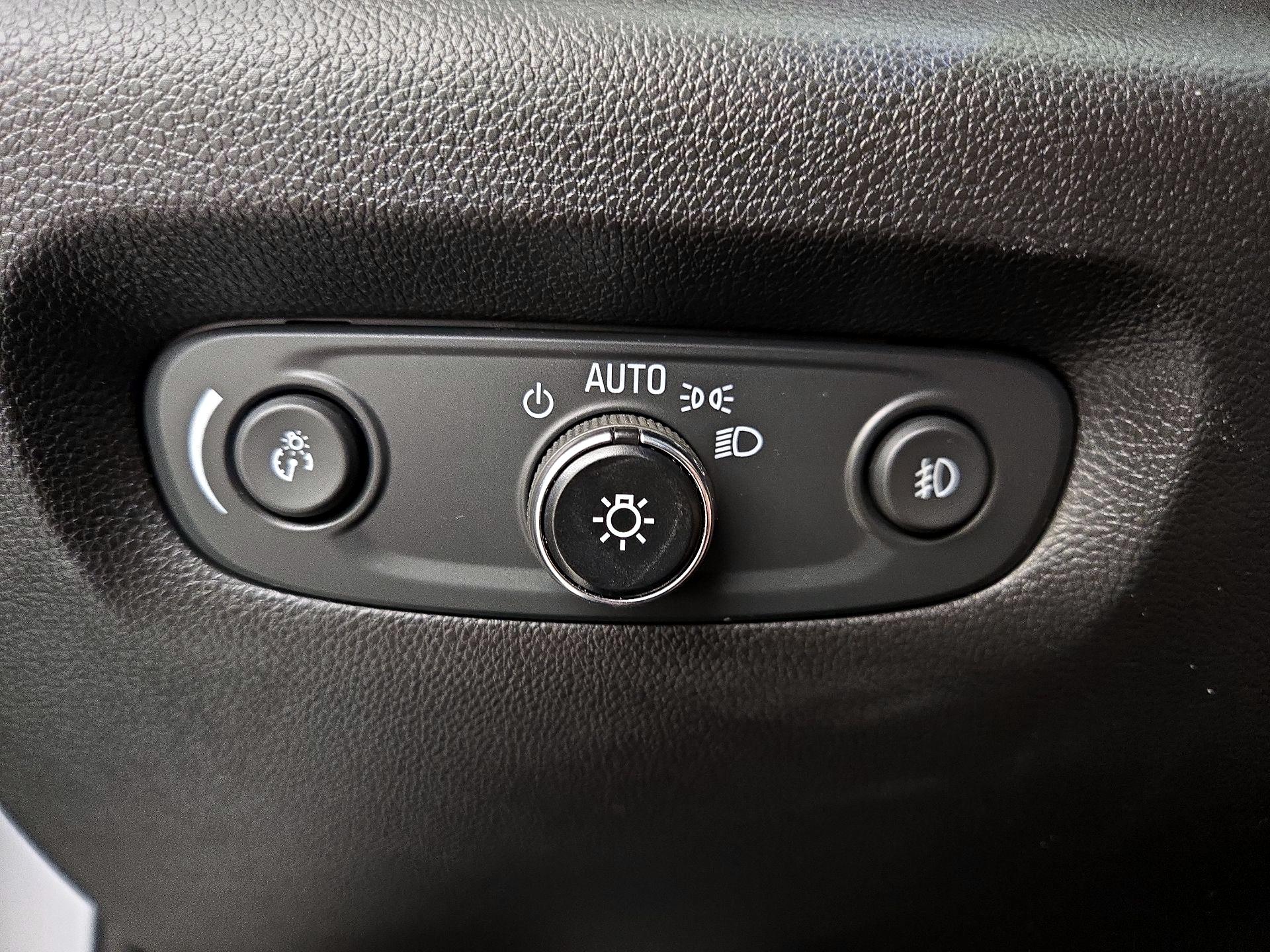 Thumbnail: 2021 Chevrolet Traverse - 13