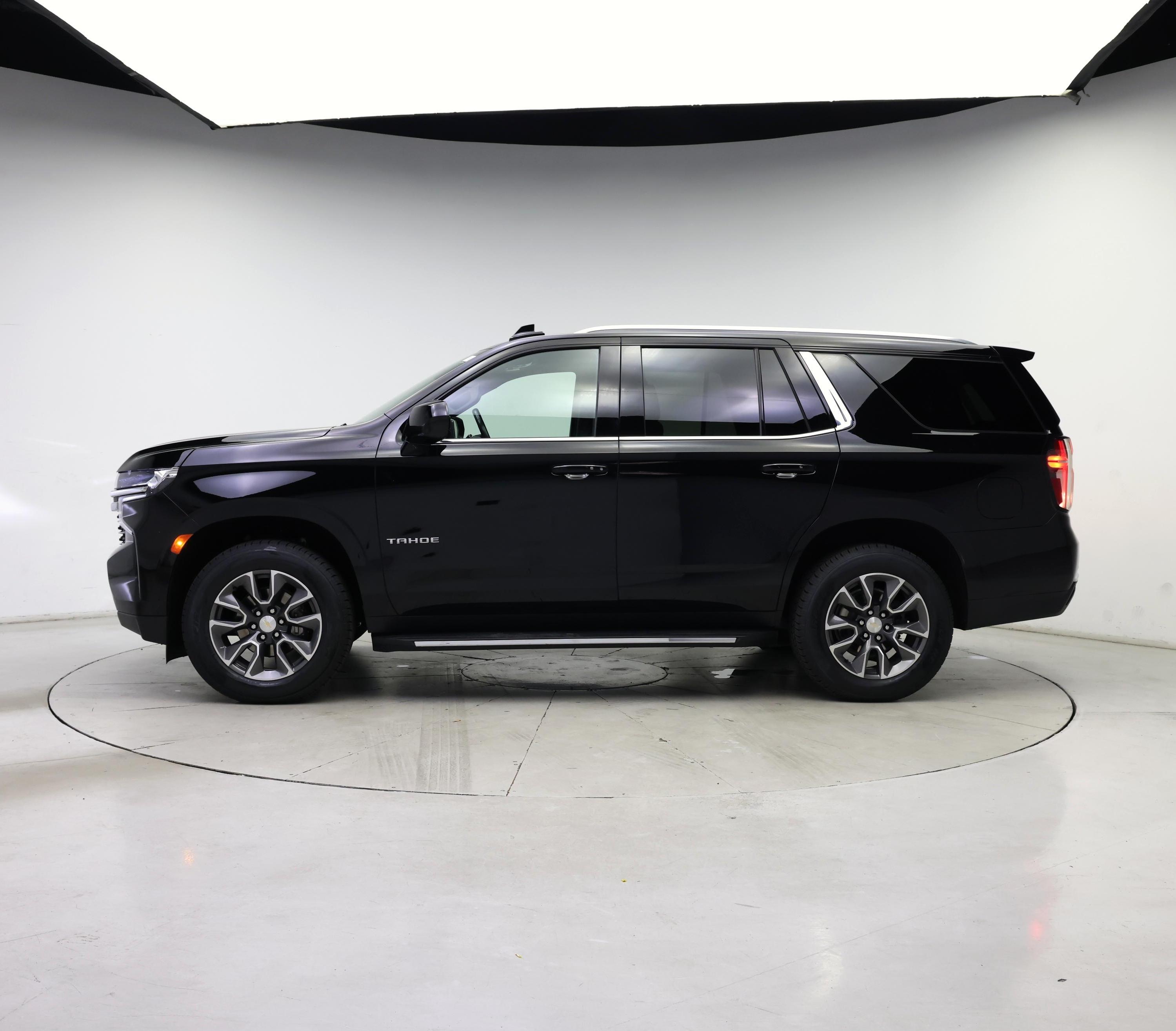 Thumbnail: 2021 Chevrolet Tahoe - 3