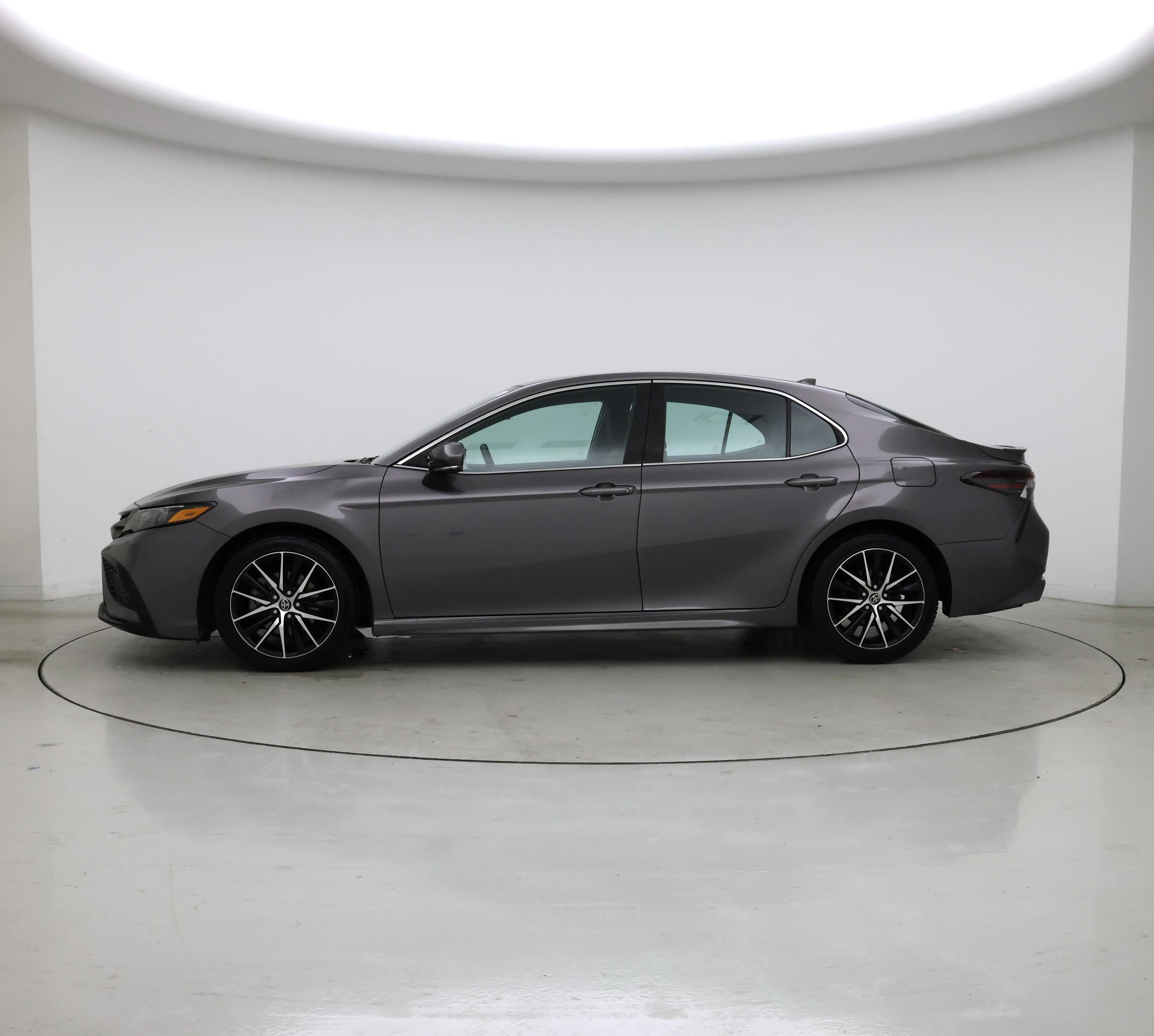 Thumbnail: 2021 Toyota Camry - 3