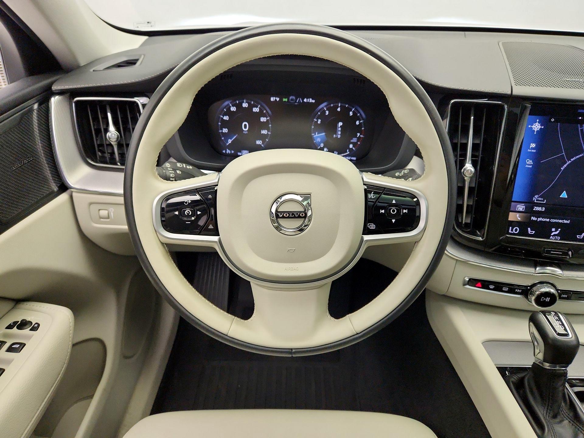 Thumbnail: 2019 Volvo XC60 - 10