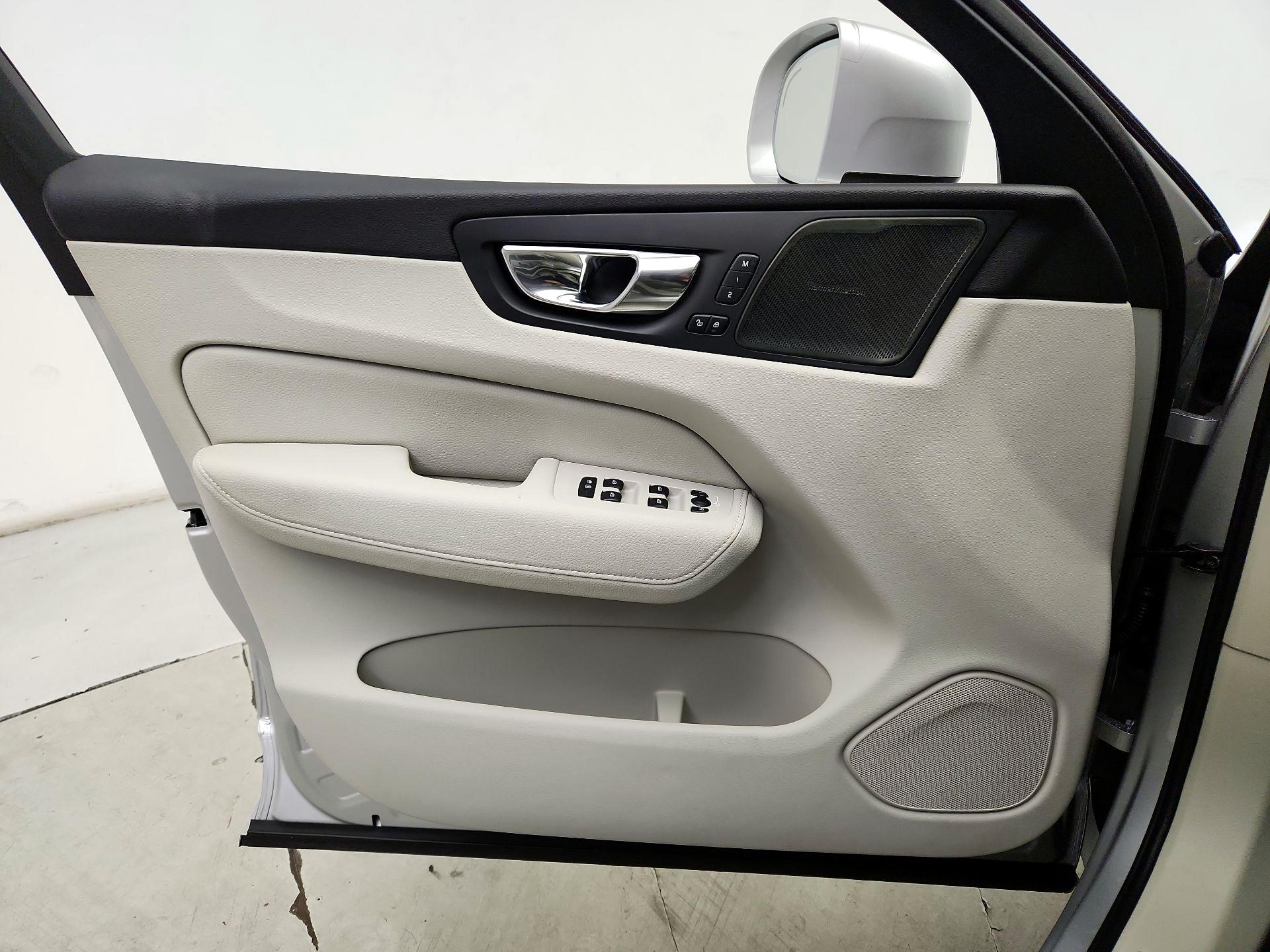 Thumbnail: 2019 Volvo XC60 - 12