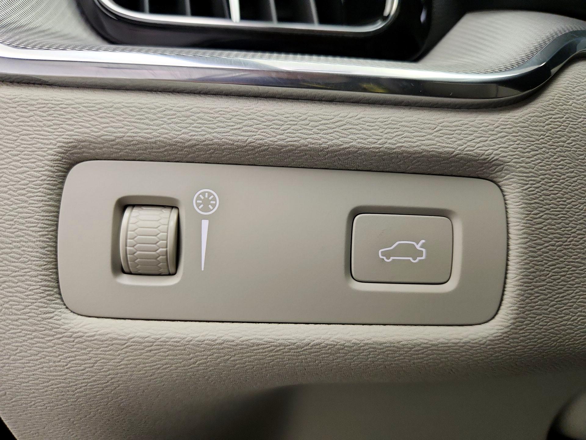 Thumbnail: 2019 Volvo XC60 - 13