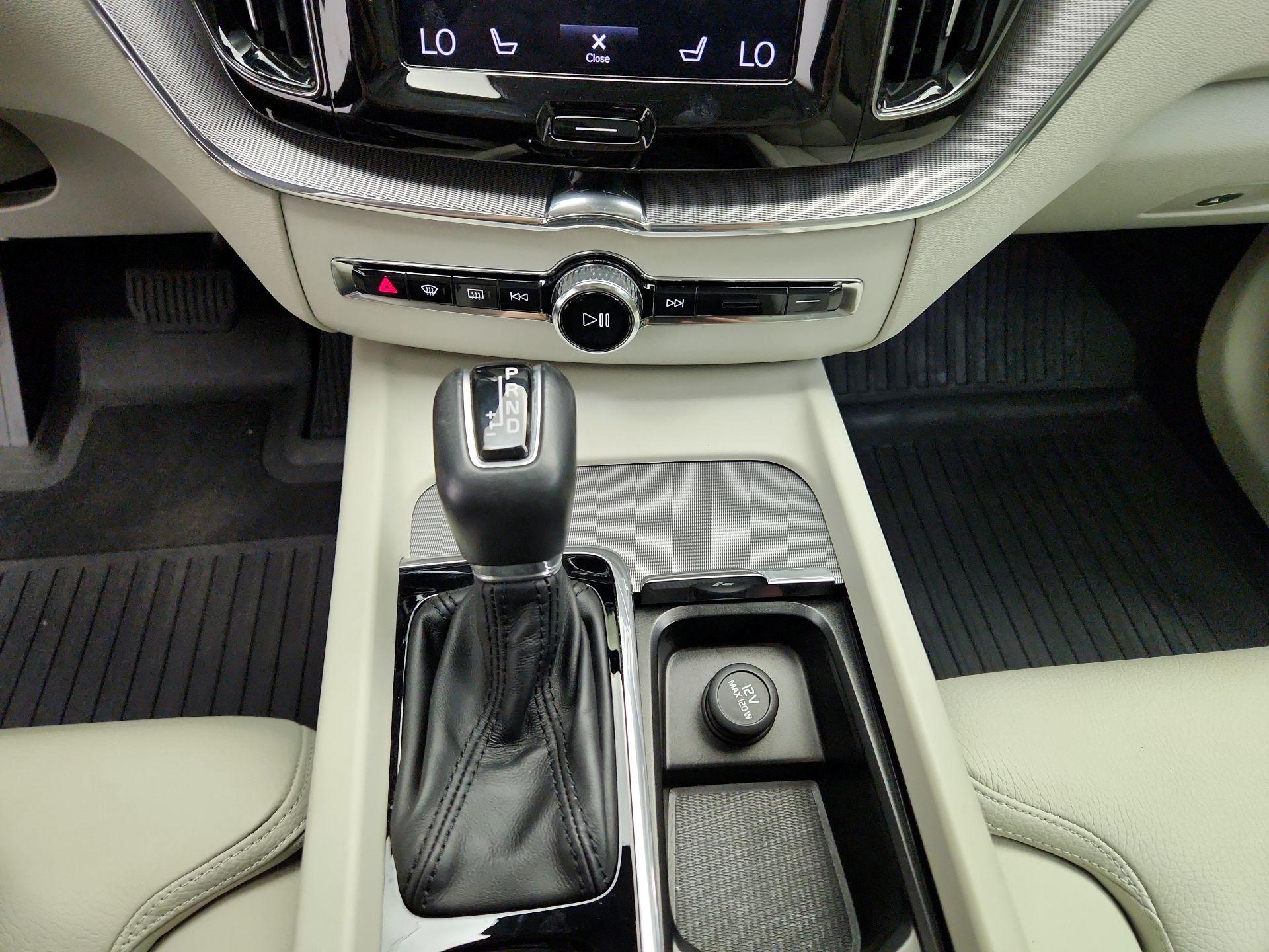 Thumbnail: 2019 Volvo XC60 - 18