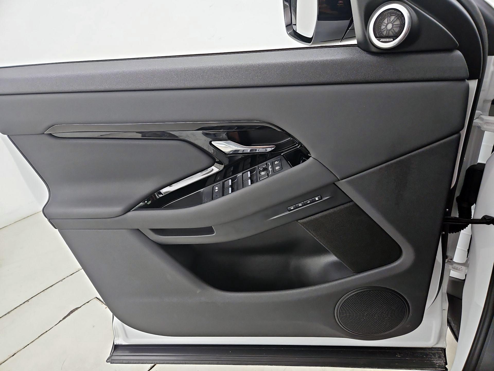 Thumbnail: 2025 Land Rover Range Rover Evoque - 12