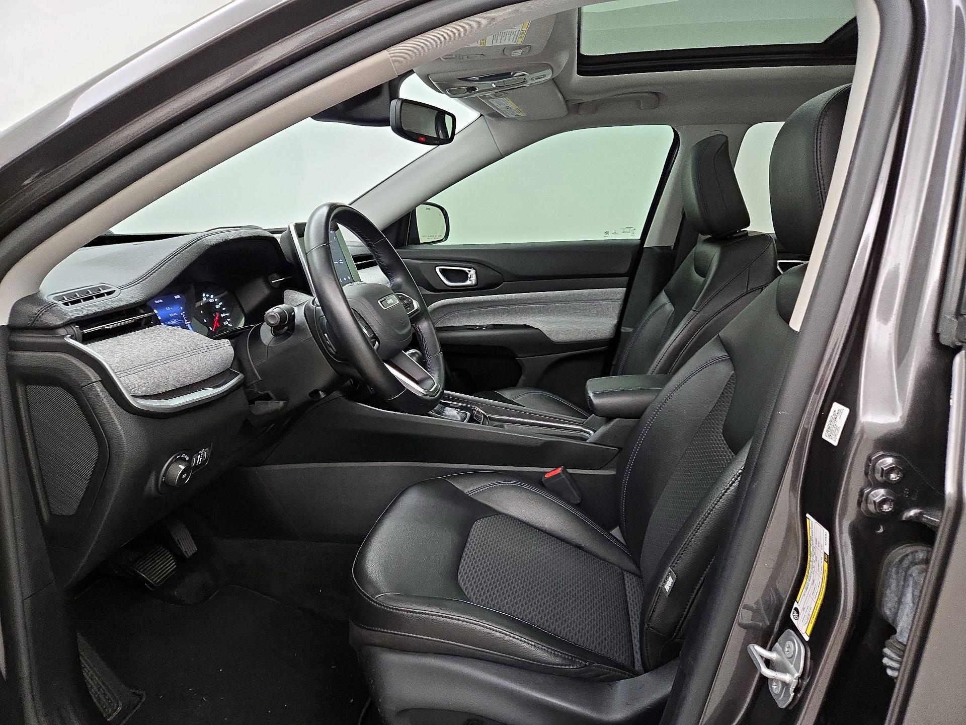 Thumbnail: 2022 Jeep Compass - 11