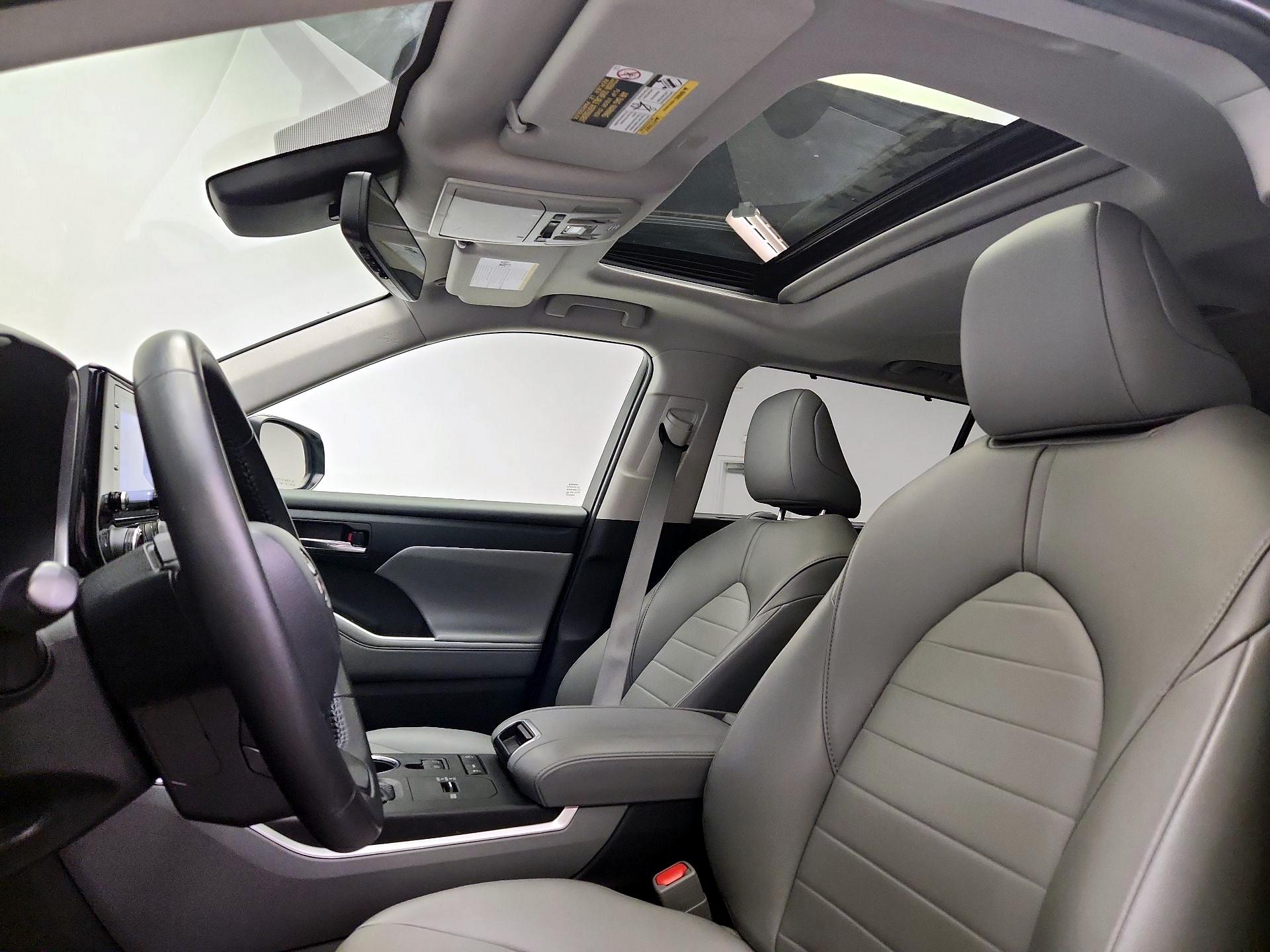 Thumbnail: 2022 Toyota Highlander - 19