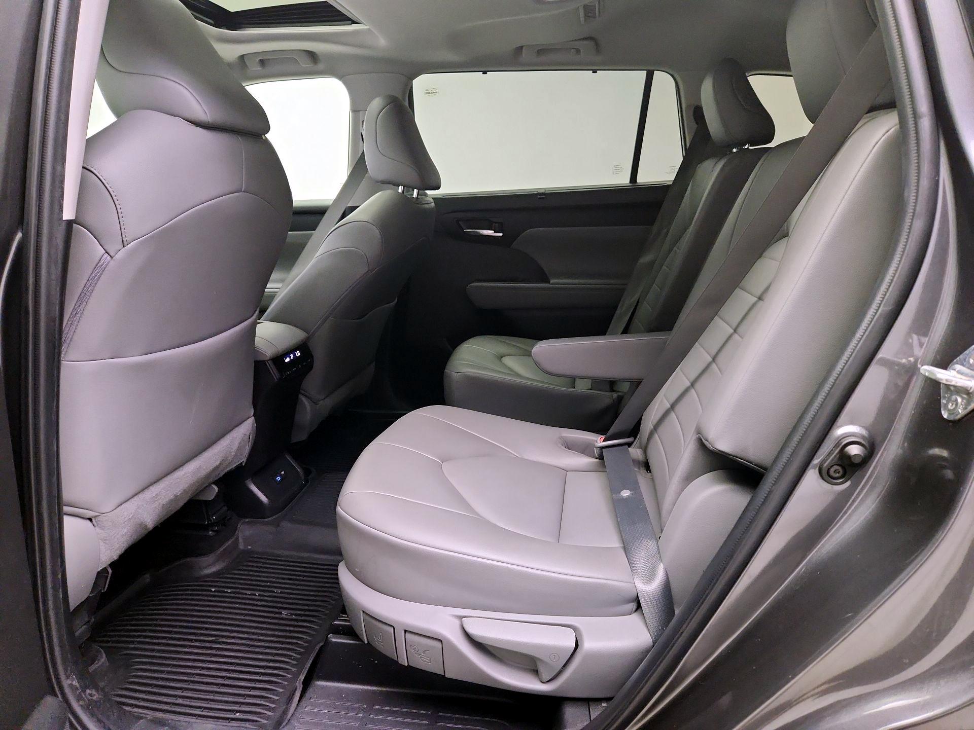 Thumbnail: 2022 Toyota Highlander - 20