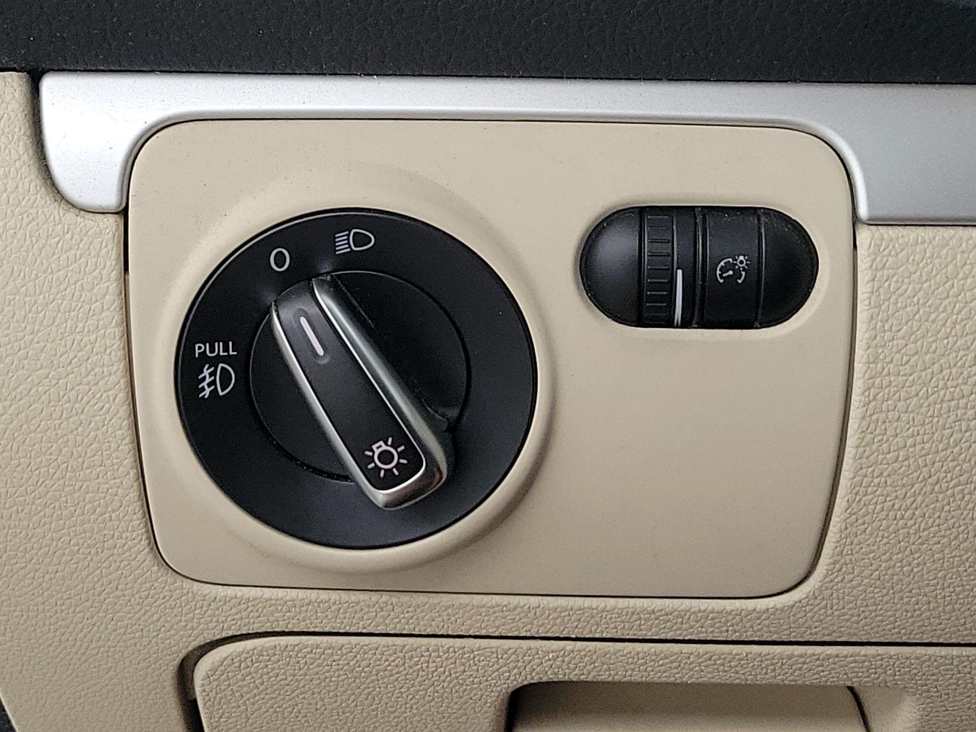 Thumbnail: 2015 Volkswagen Eos - 13