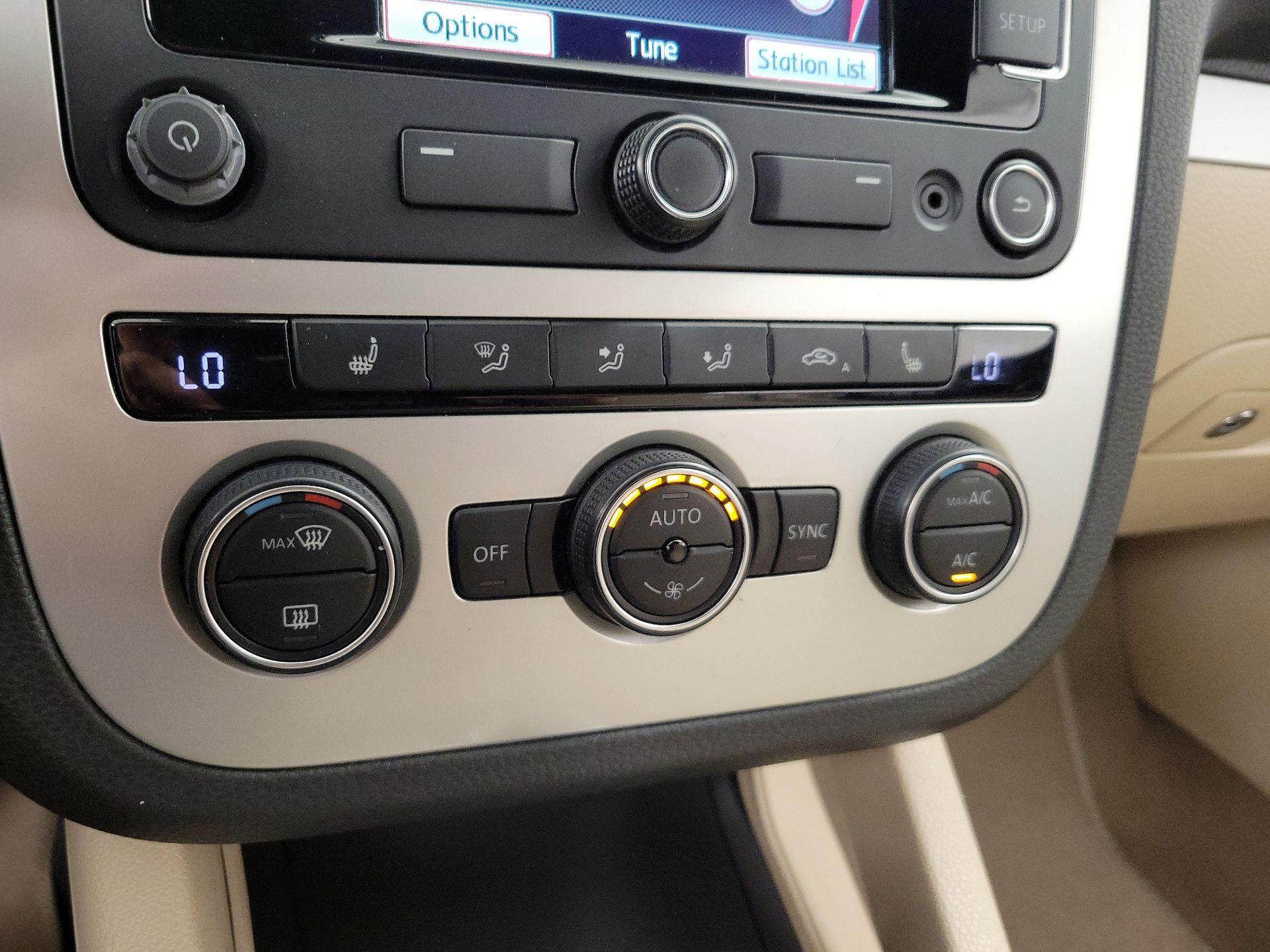 Thumbnail: 2015 Volkswagen Eos - 17