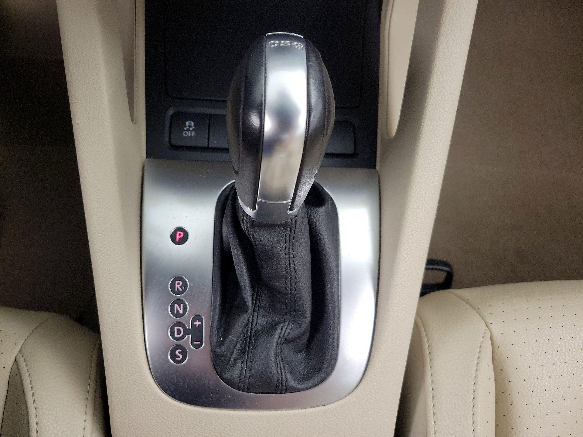 Thumbnail: 2015 Volkswagen Eos - 18