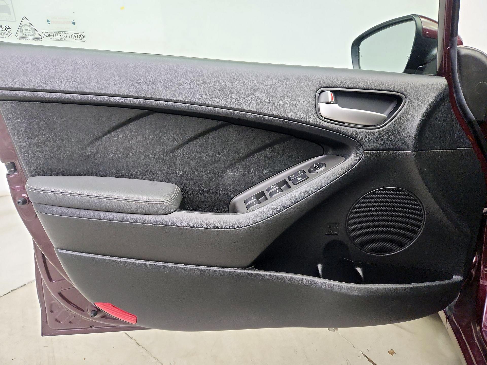 Thumbnail: 2018 Kia Forte - 12
