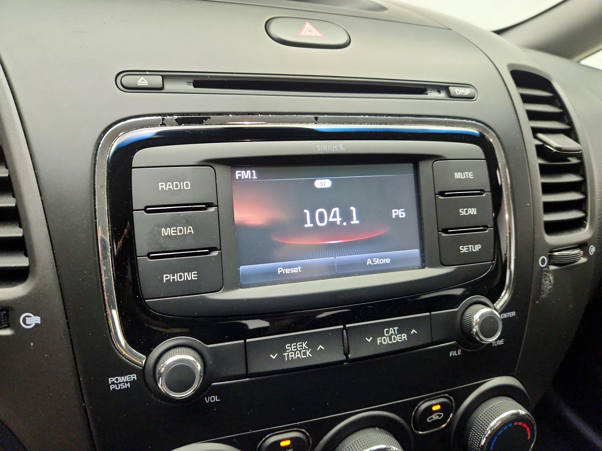 Thumbnail: 2018 Kia Forte - 15