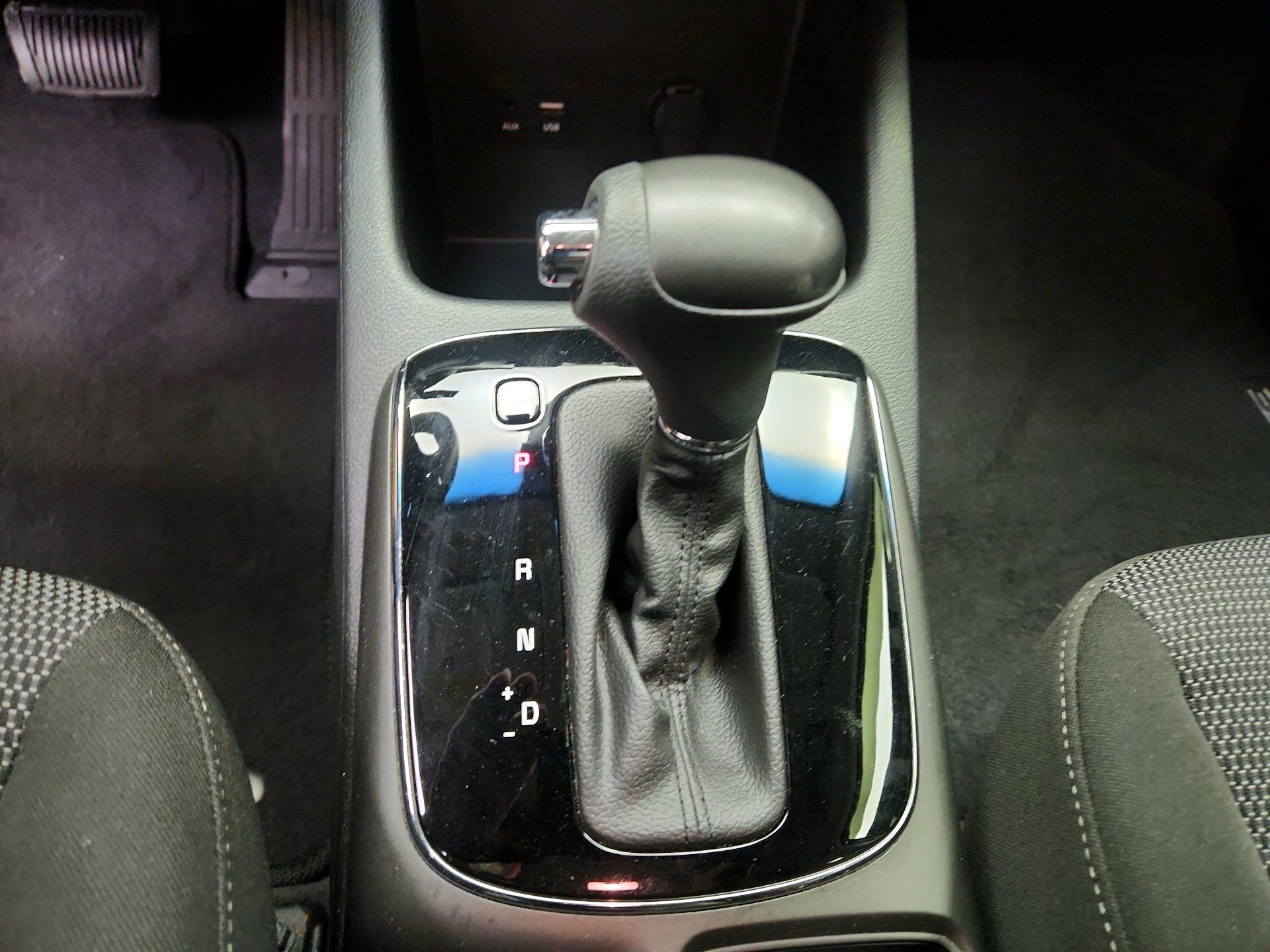 Thumbnail: 2018 Kia Forte - 17