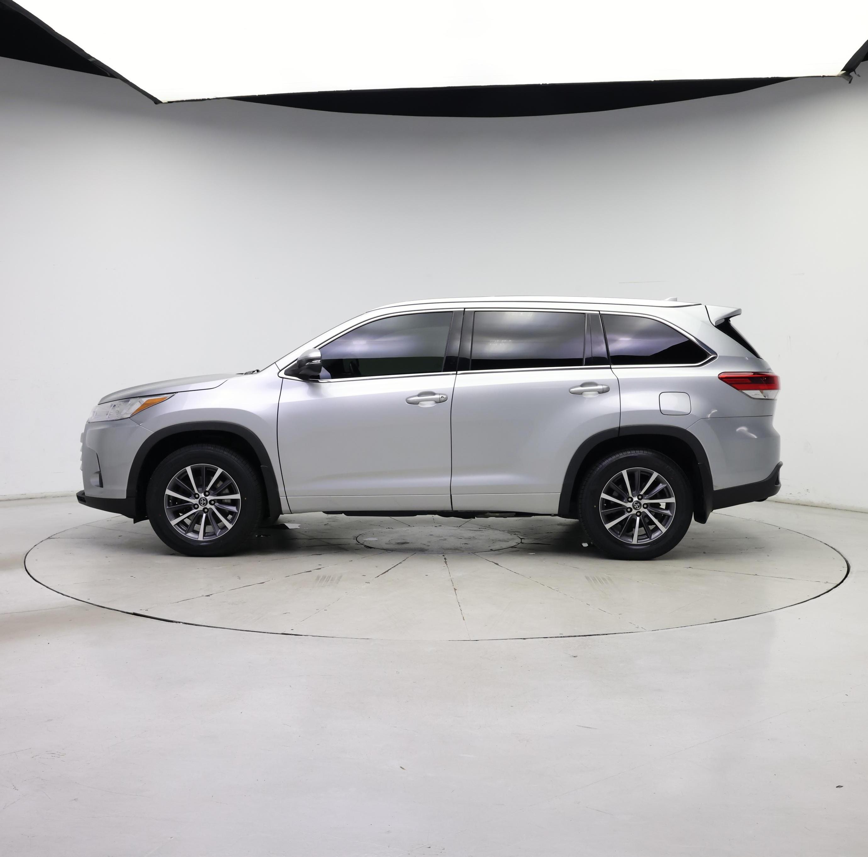 Thumbnail: 2018 Toyota Highlander - 3