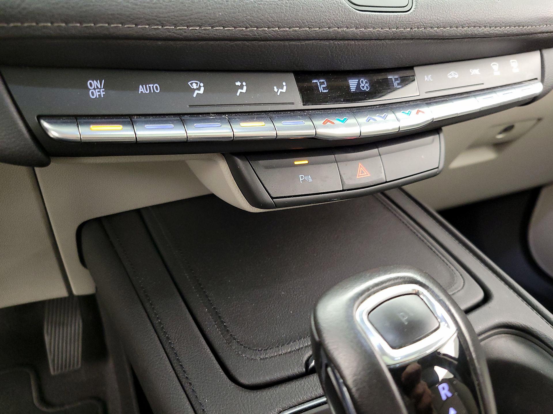 Thumbnail: 2019 Cadillac XT4 - 17