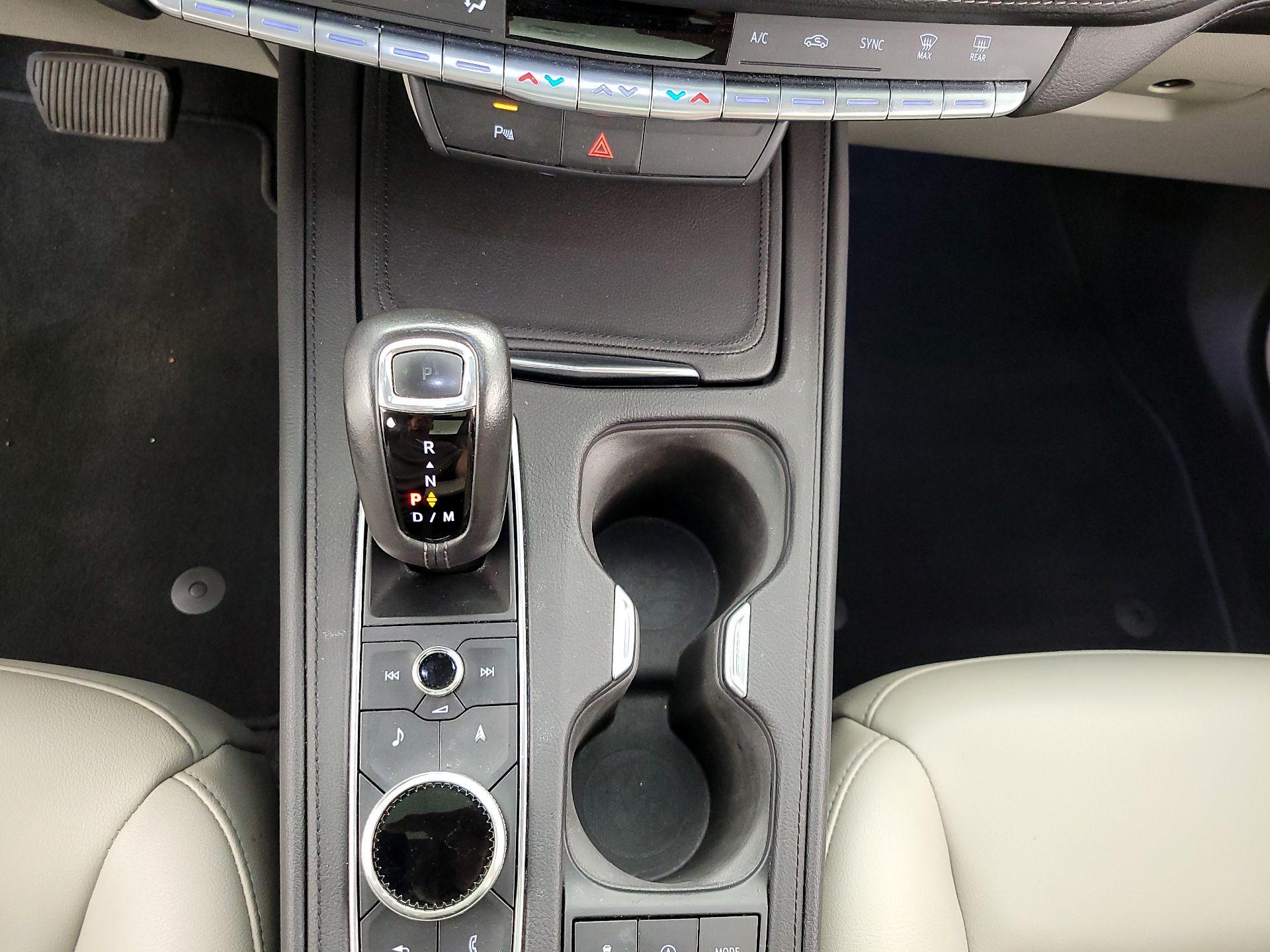 Thumbnail: 2019 Cadillac XT4 - 18