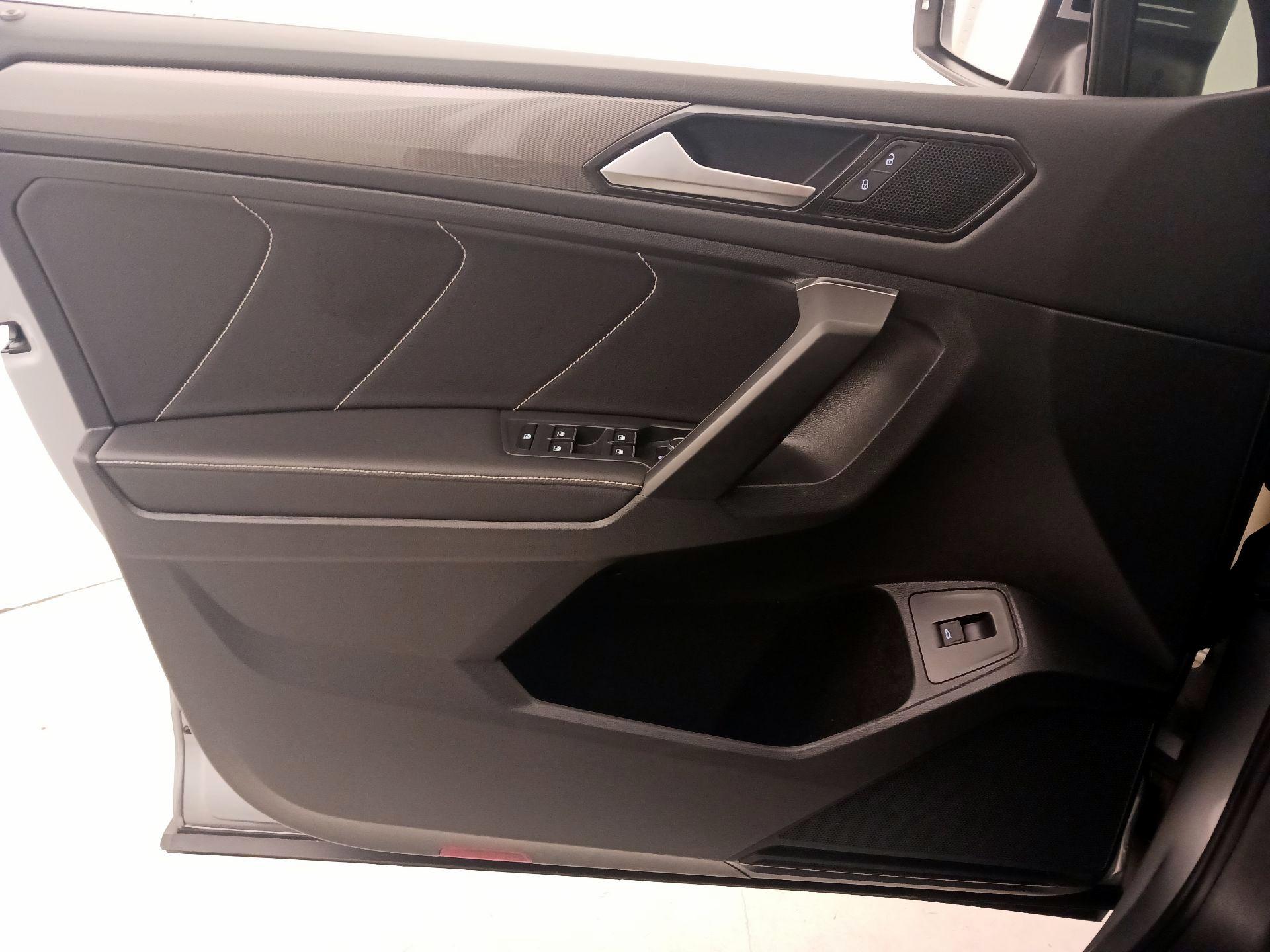 Thumbnail: 2022 Volkswagen Tiguan - 12