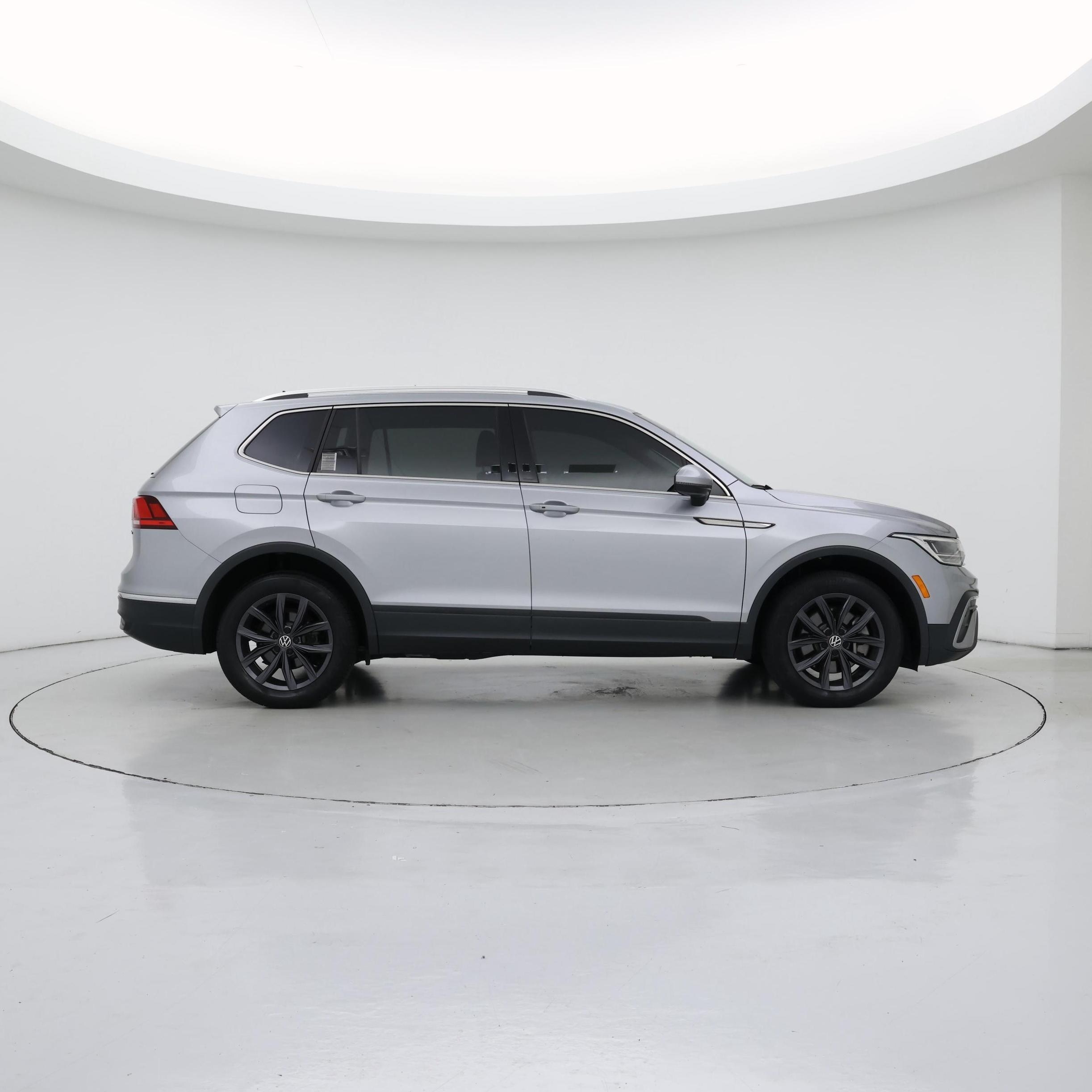 Thumbnail: 2022 Volkswagen Tiguan - 7