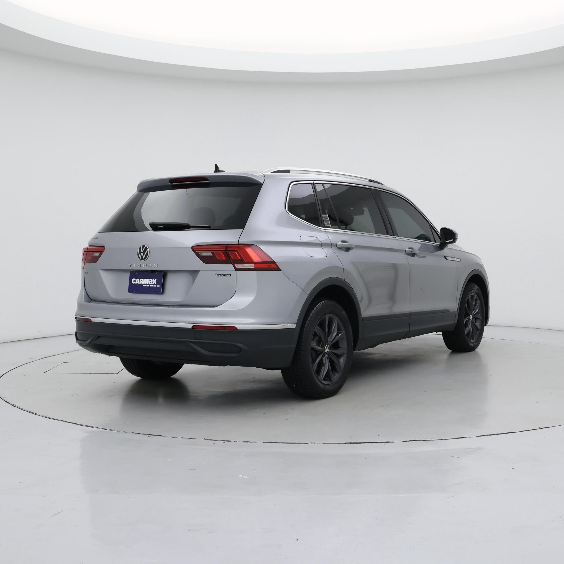 Thumbnail: 2022 Volkswagen Tiguan - 8