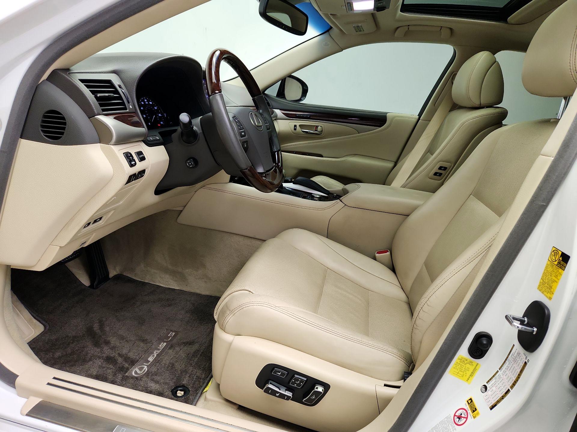 Thumbnail: 2015 Lexus LS - 11
