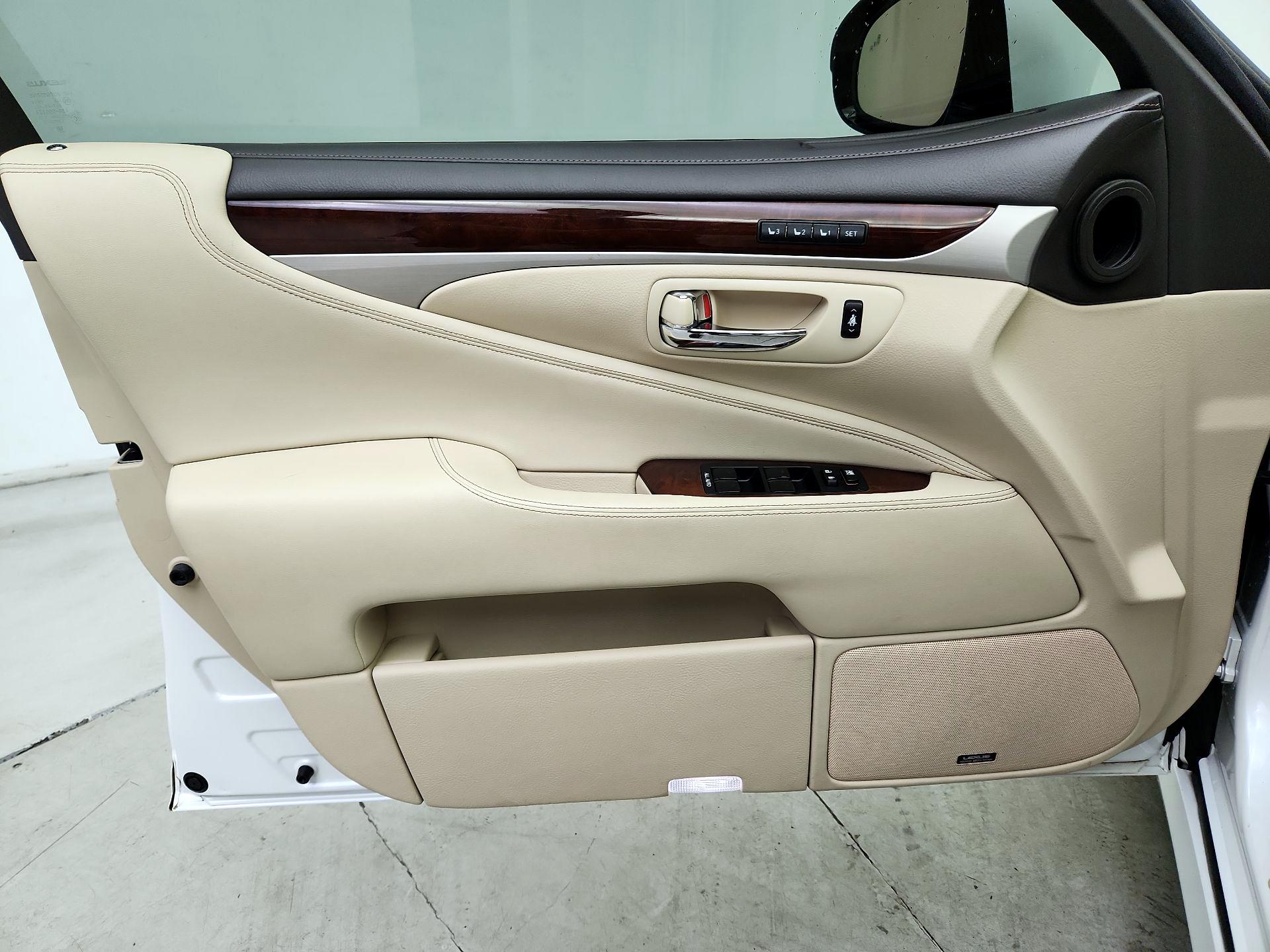 Thumbnail: 2015 Lexus LS - 12