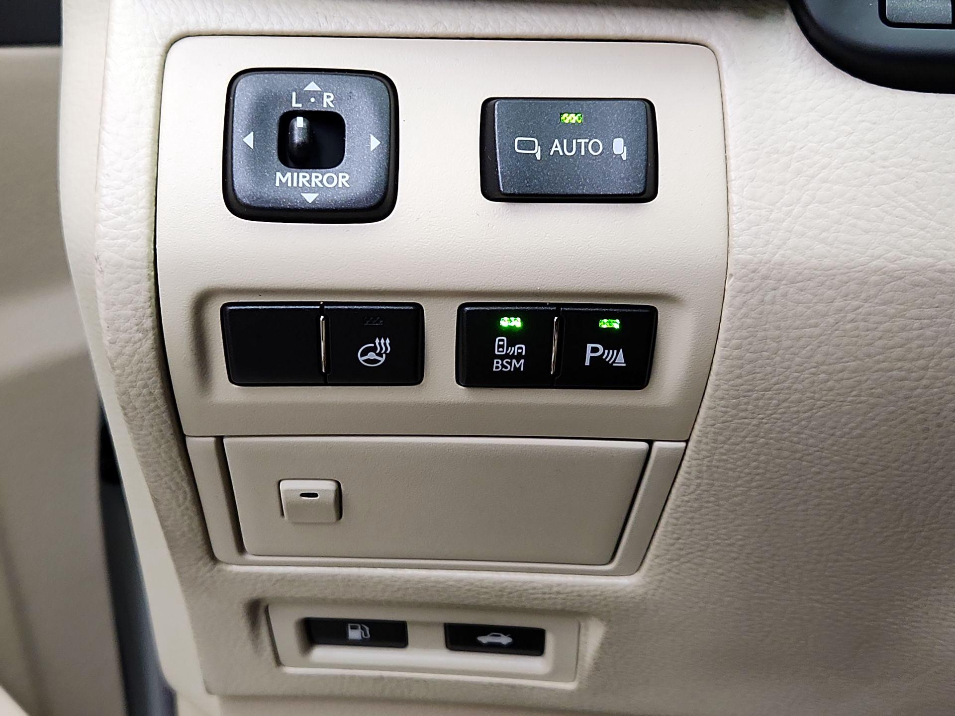 Thumbnail: 2015 Lexus LS - 13