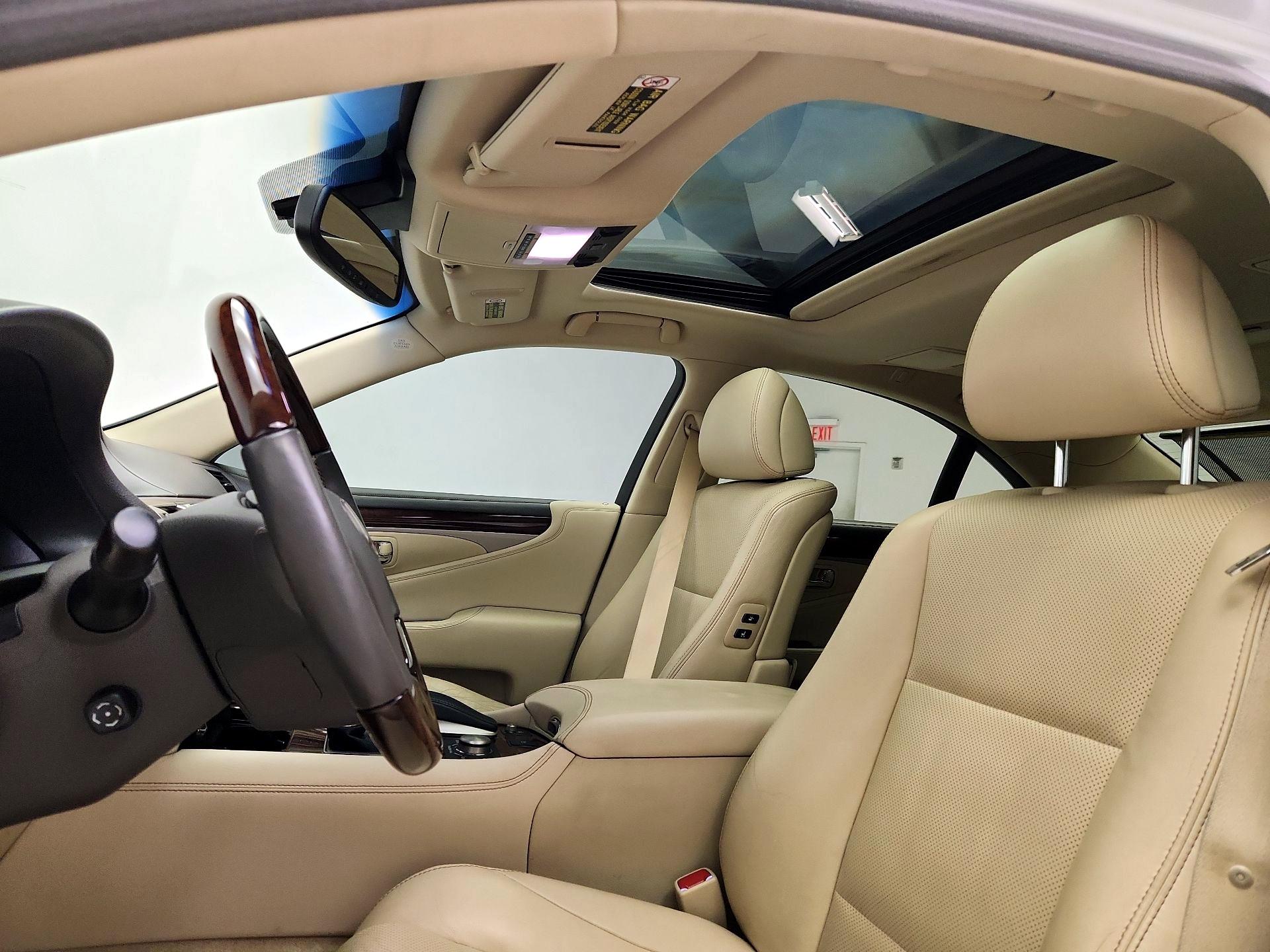 Thumbnail: 2015 Lexus LS - 20