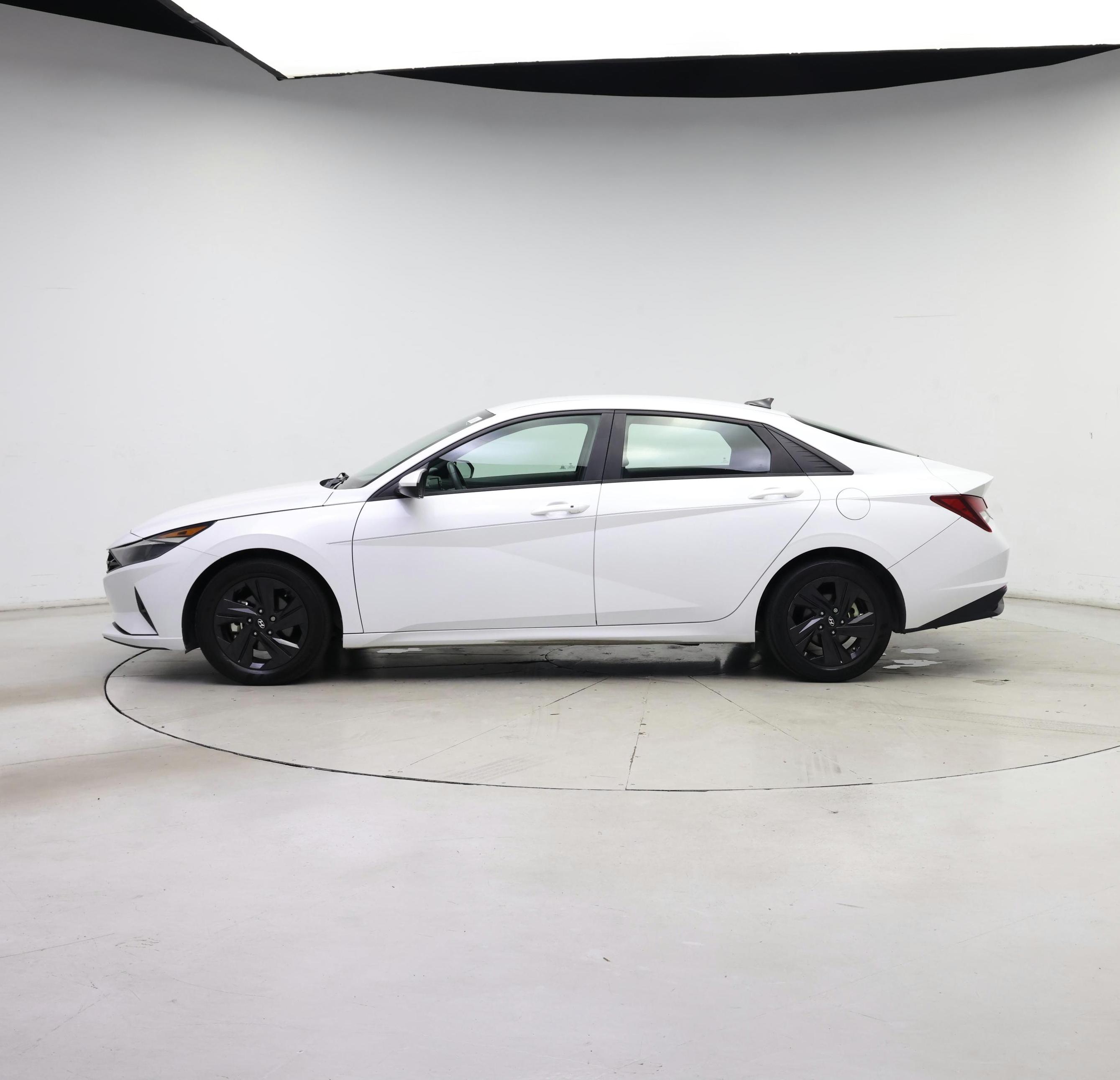 Thumbnail: 2021 Hyundai Elantra - 3