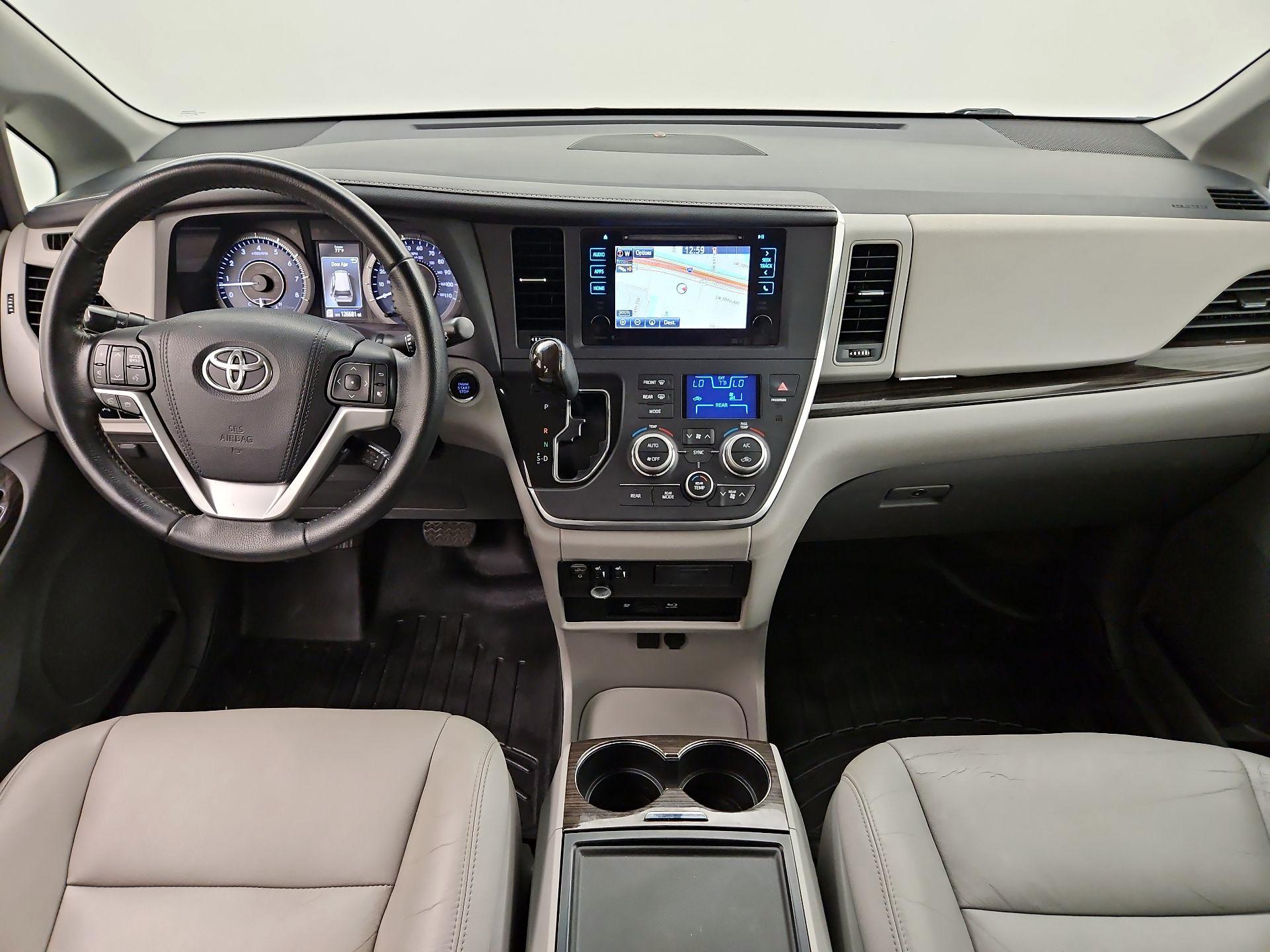 Thumbnail: 2015 Toyota Sienna - 9