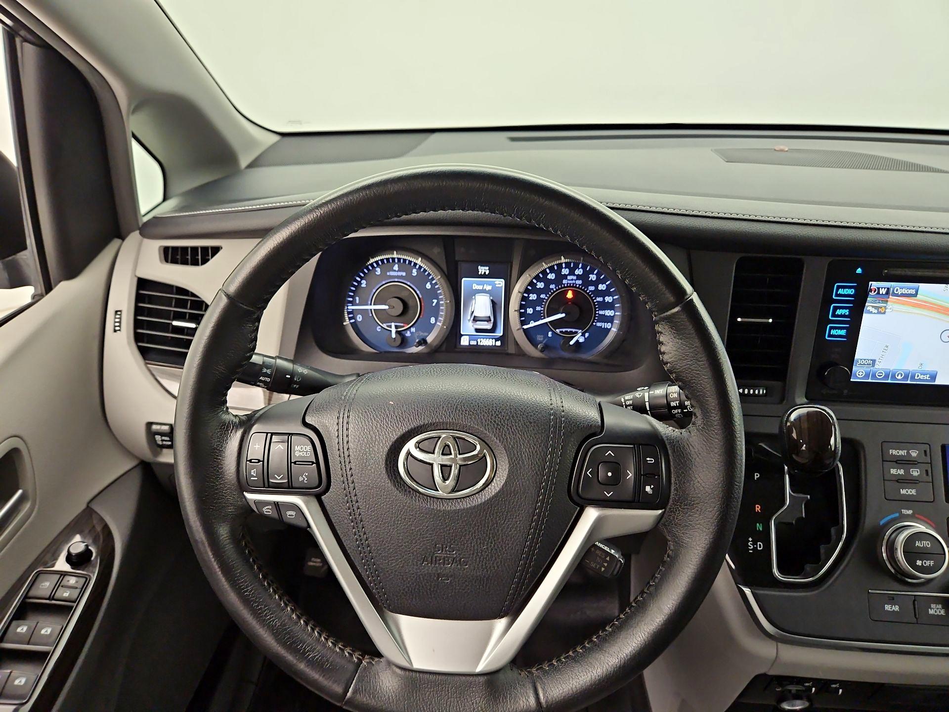 Thumbnail: 2015 Toyota Sienna - 10