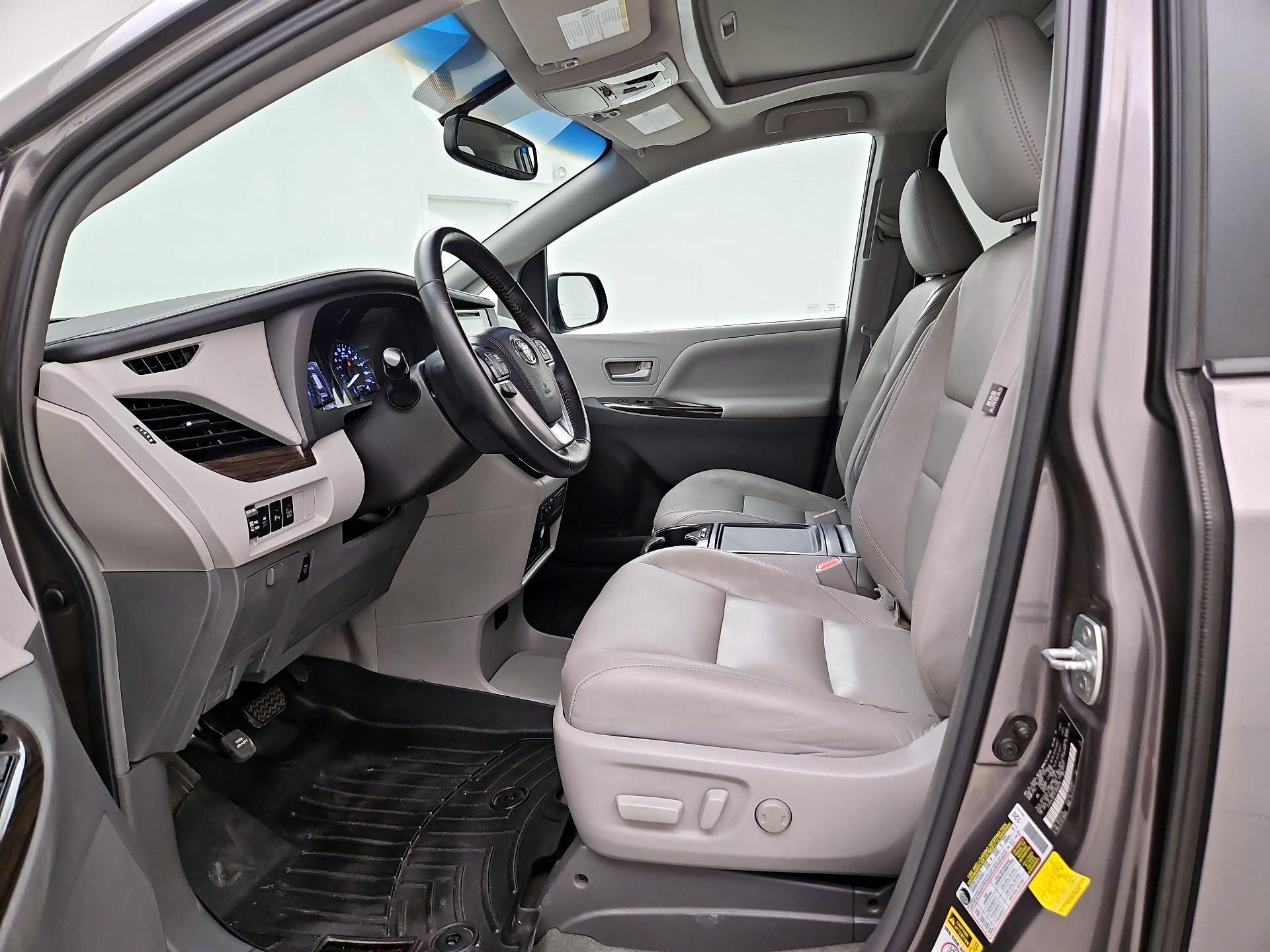 Thumbnail: 2015 Toyota Sienna - 11