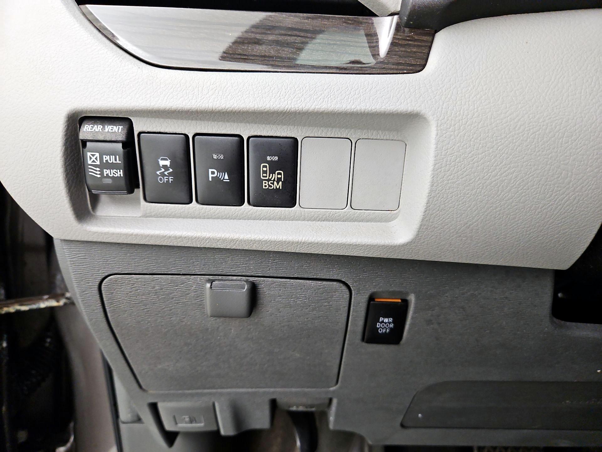 Thumbnail: 2015 Toyota Sienna - 13