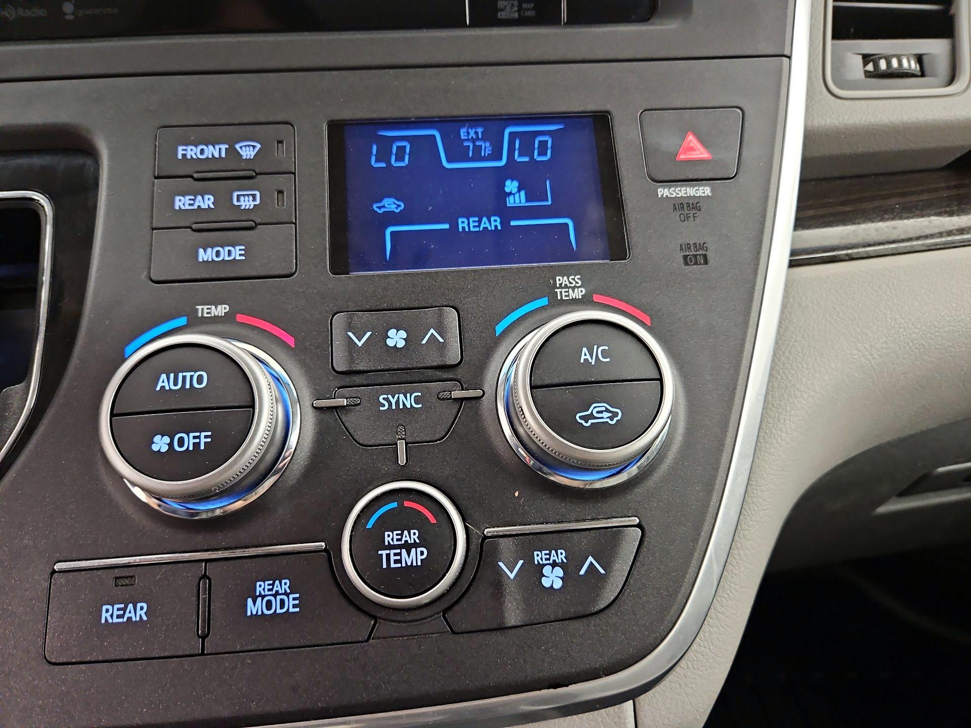 Thumbnail: 2015 Toyota Sienna - 17