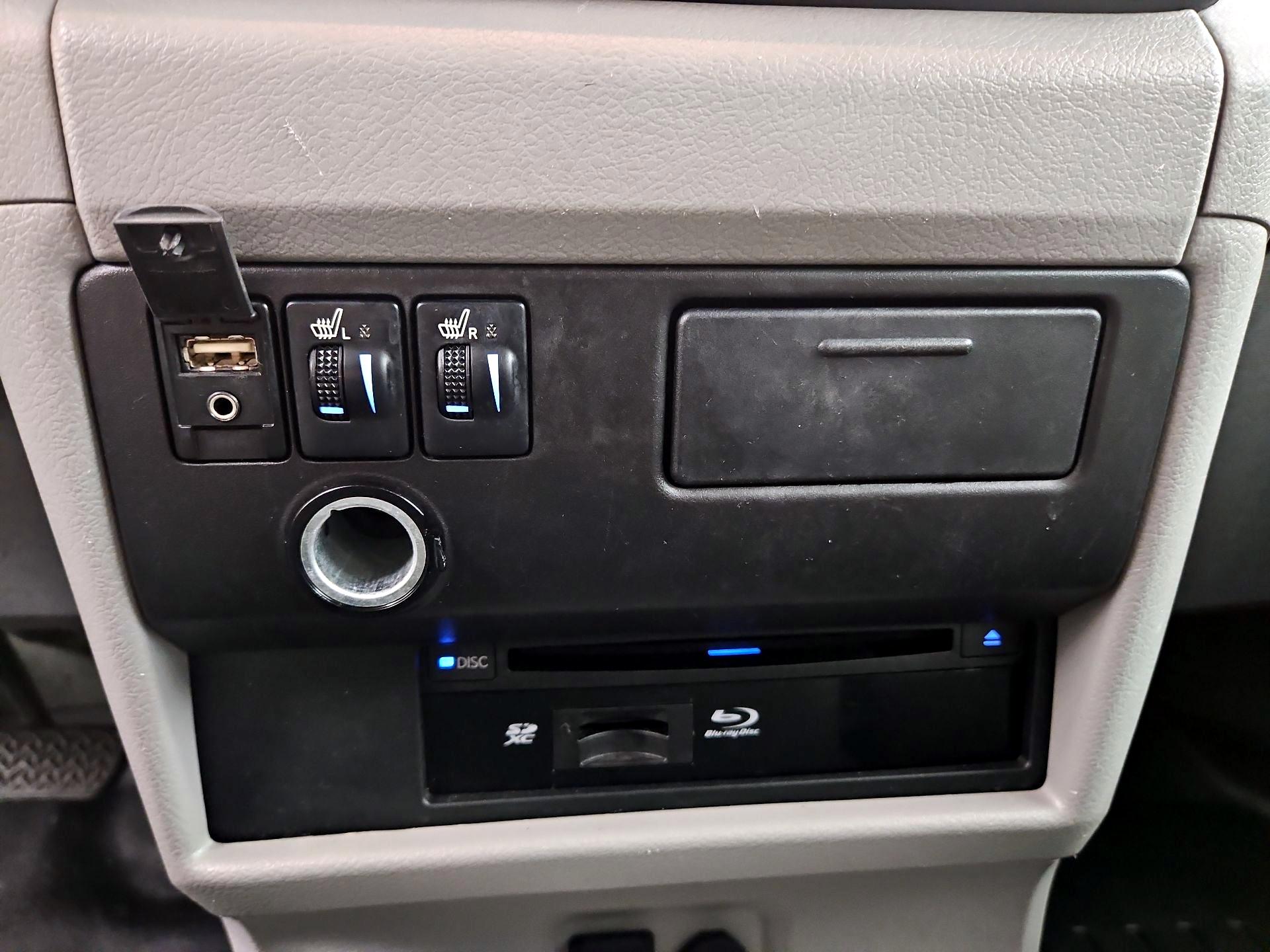 Thumbnail: 2015 Toyota Sienna - 19