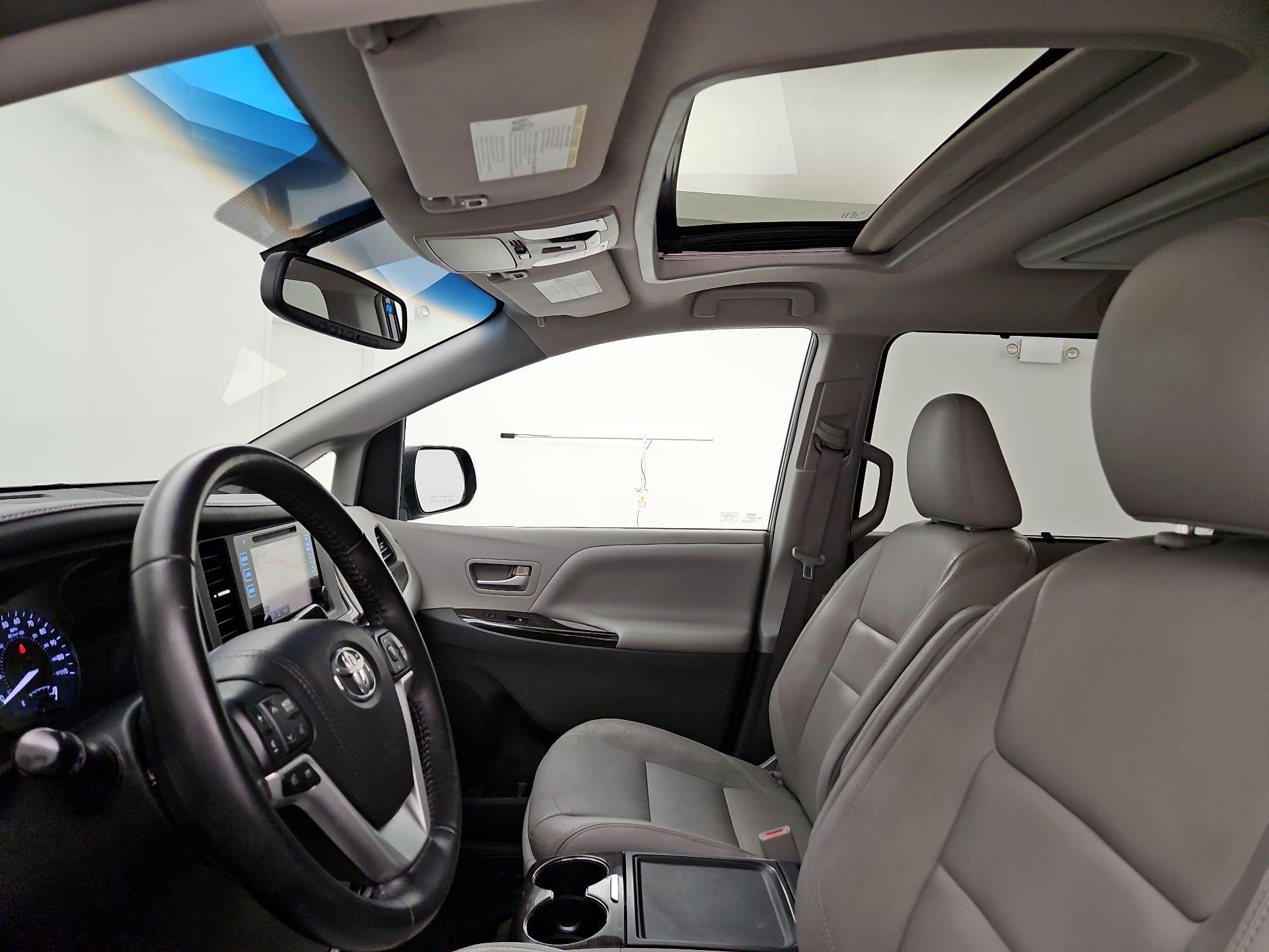 Thumbnail: 2015 Toyota Sienna - 20