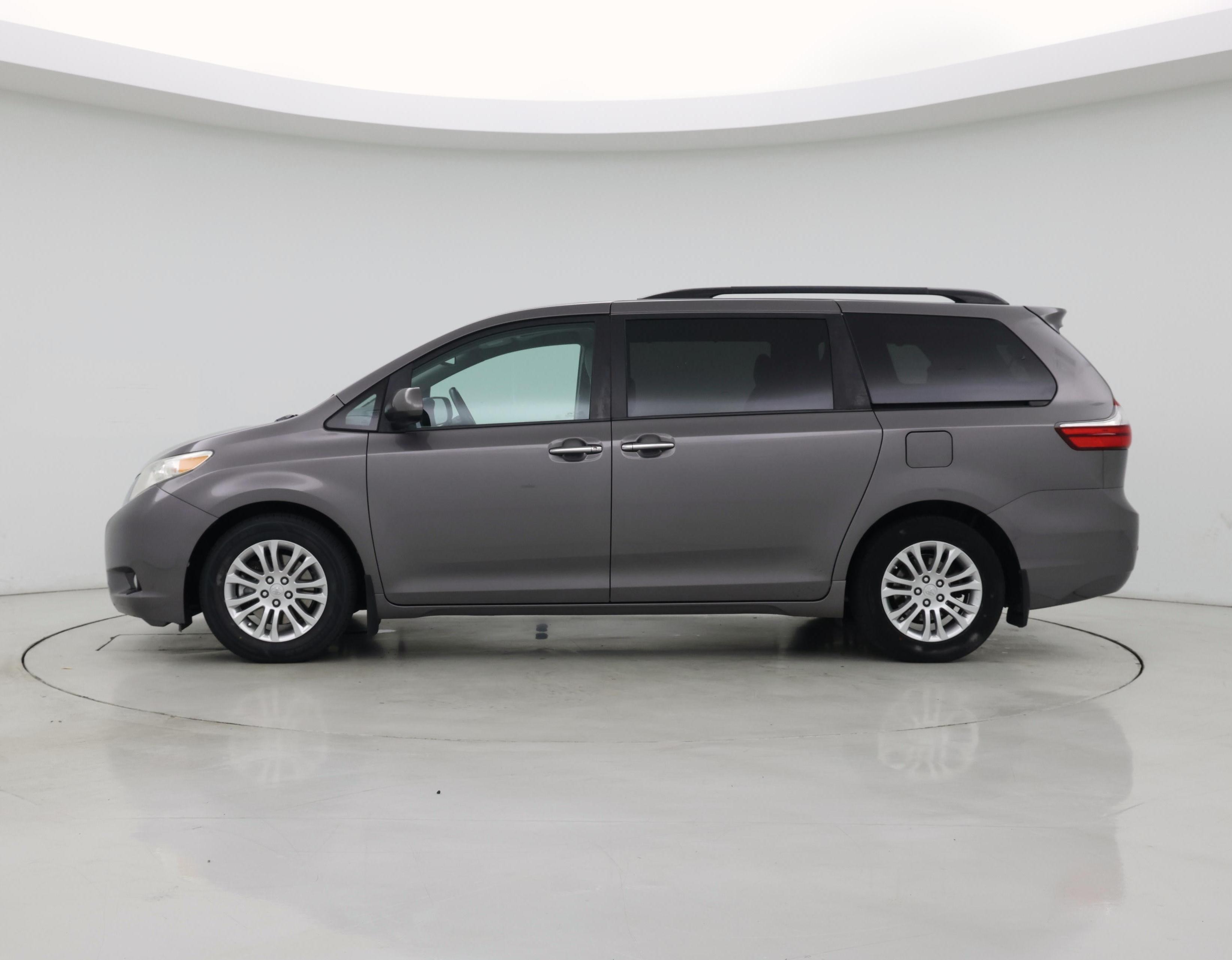 Thumbnail: 2015 Toyota Sienna - 3
