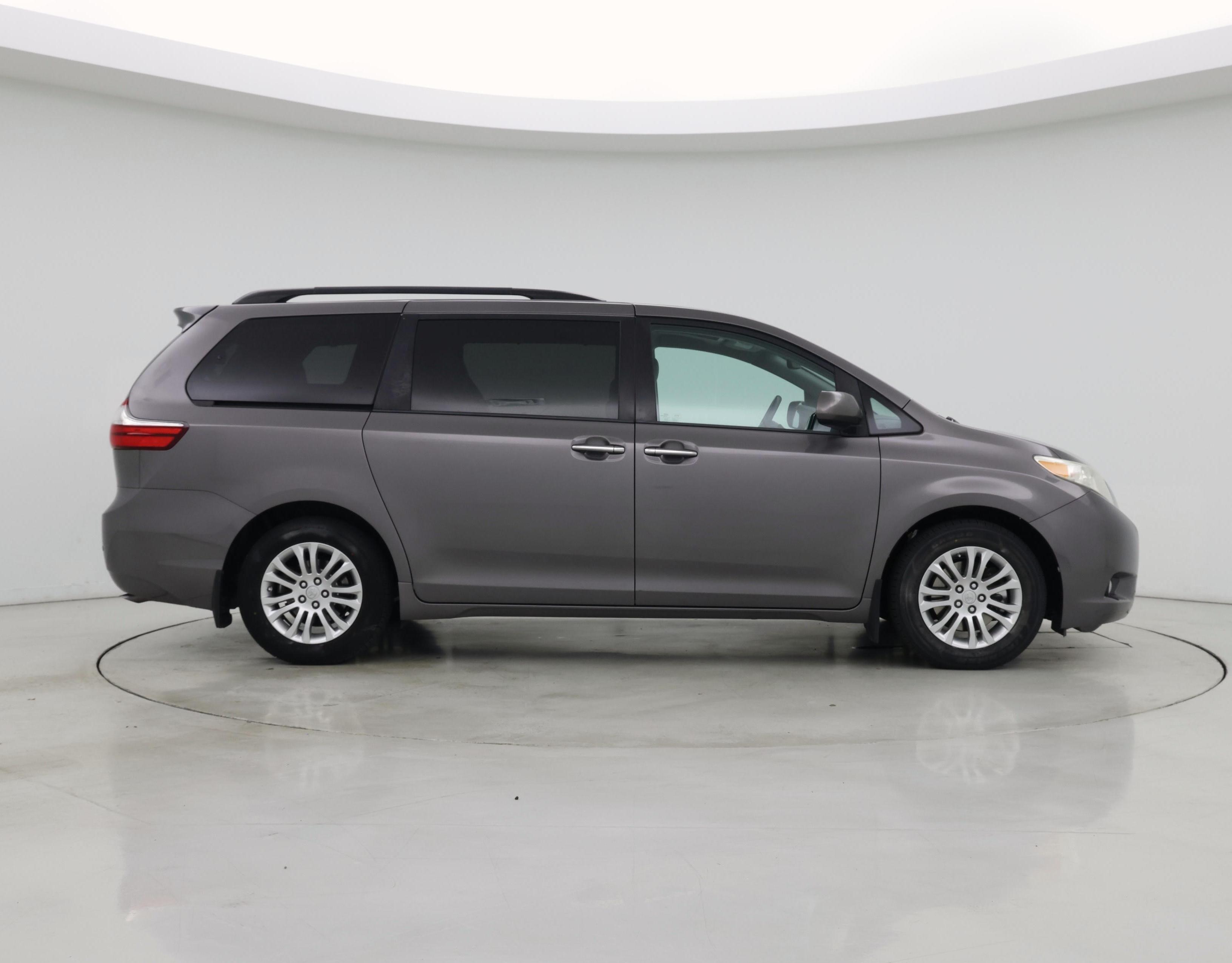 Thumbnail: 2015 Toyota Sienna - 7