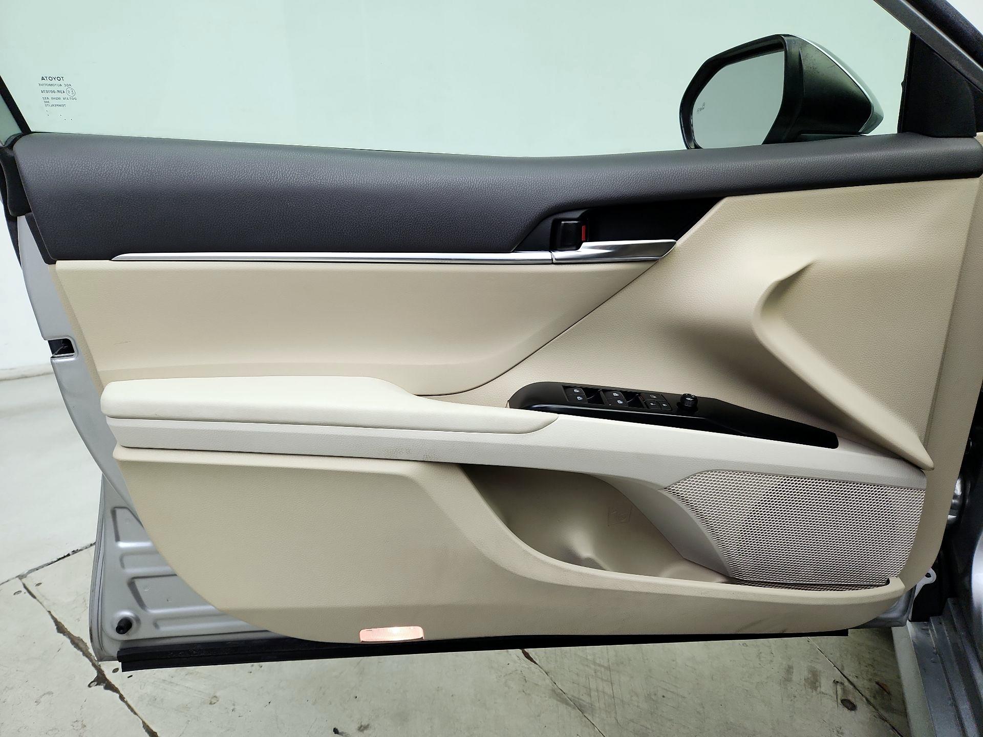 Thumbnail: 2019 Toyota Camry - 12